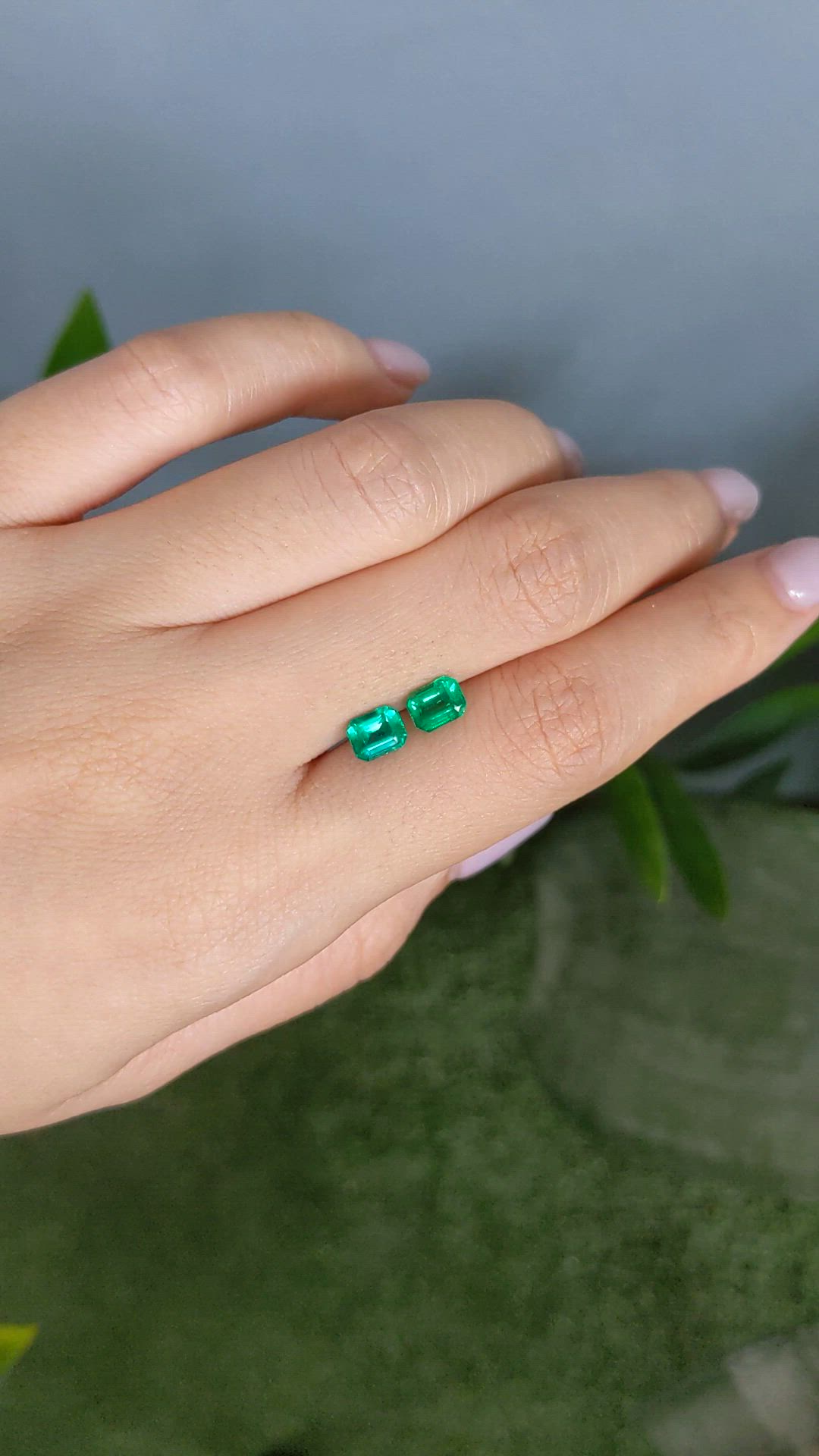 1.69&nbsp;Ct.Tw.Total Carat Weight Emerald Pair from Colombia Size Video