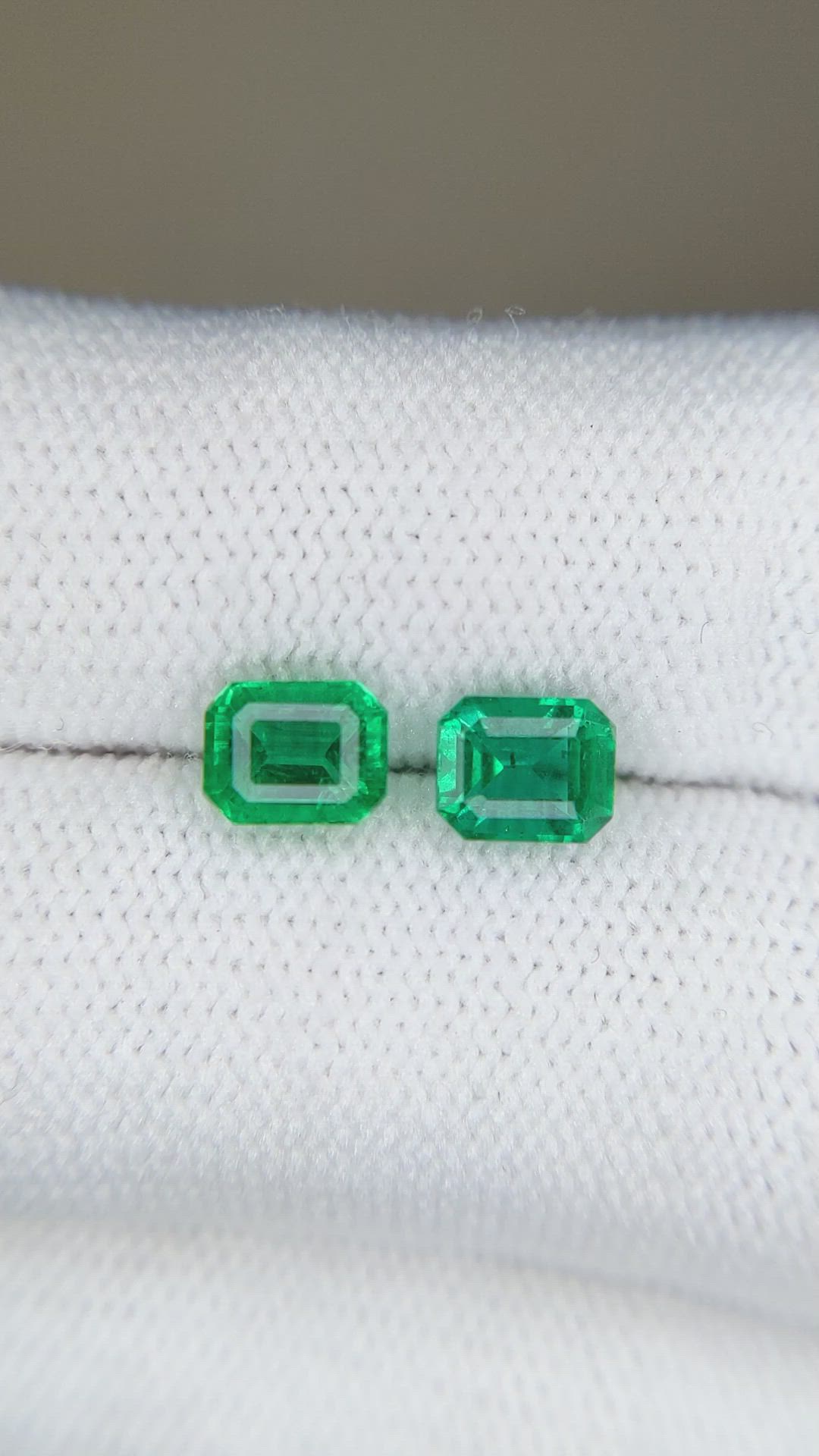 1.69&nbsp;Ct.Tw.Total Carat Weight Emerald Pair from Colombia Size Video