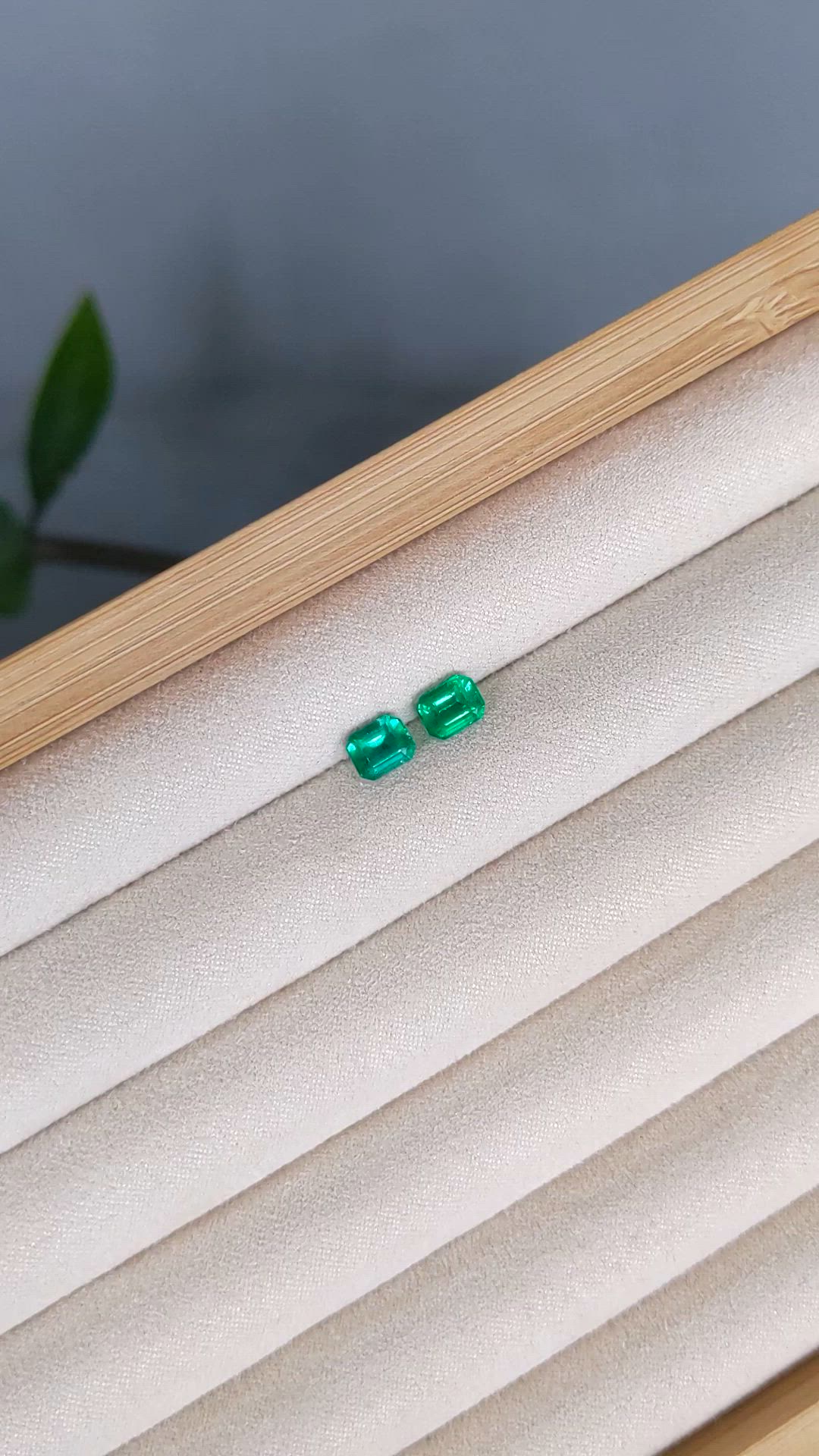1.69&nbsp;Ct.Tw.Total Carat Weight Emerald Pair from Colombia Size Video