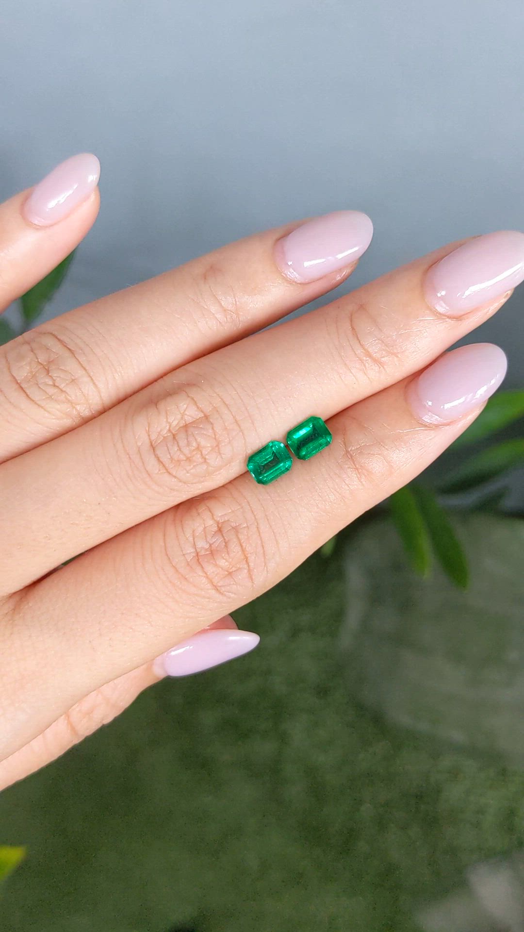 1.38&nbsp;Ct.Tw.Total Carat Weight Emerald Pair from Colombia Size Video