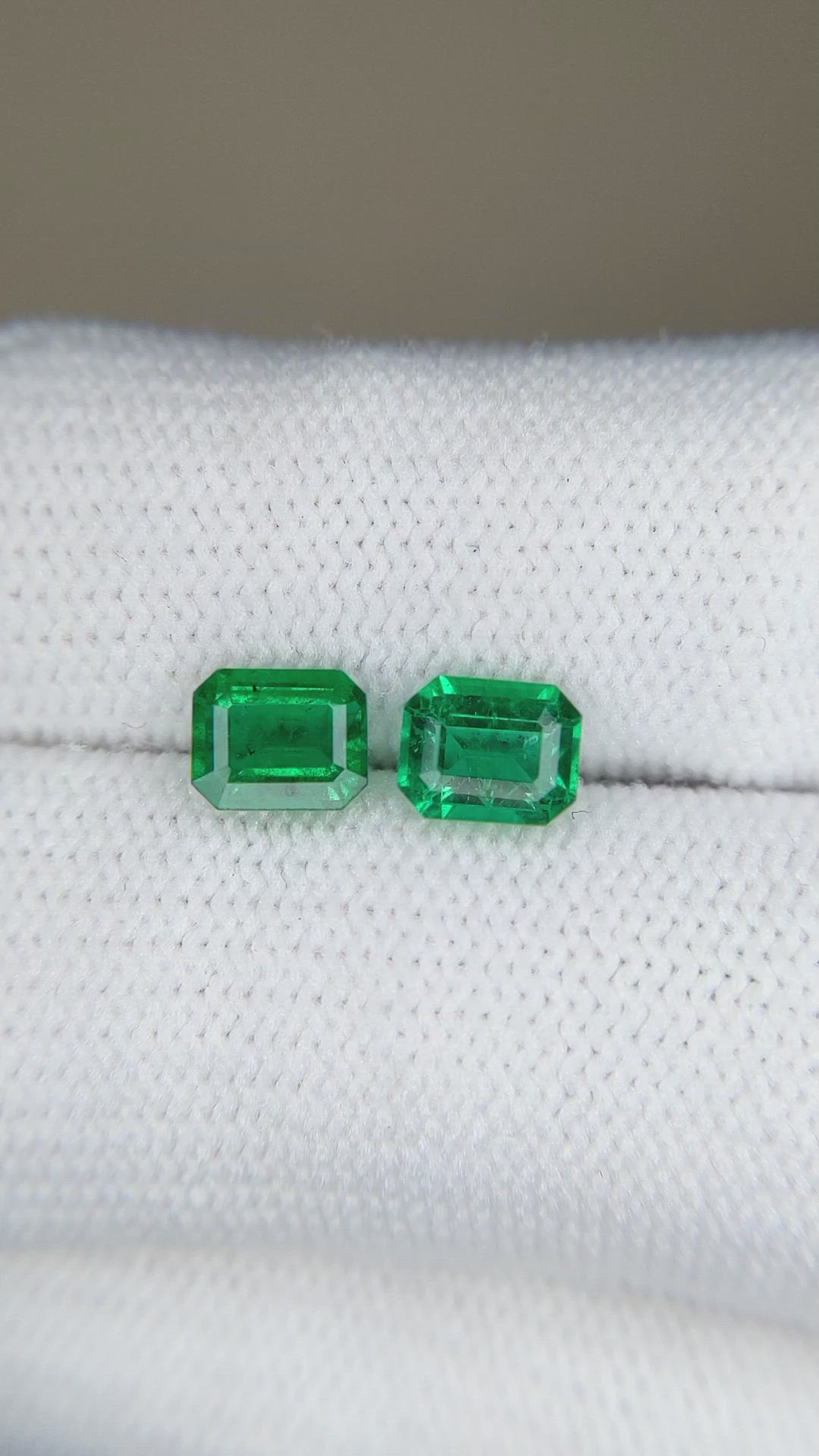 1.38&nbsp;Ct.Tw.Total Carat Weight Emerald Pair from Colombia Size Video