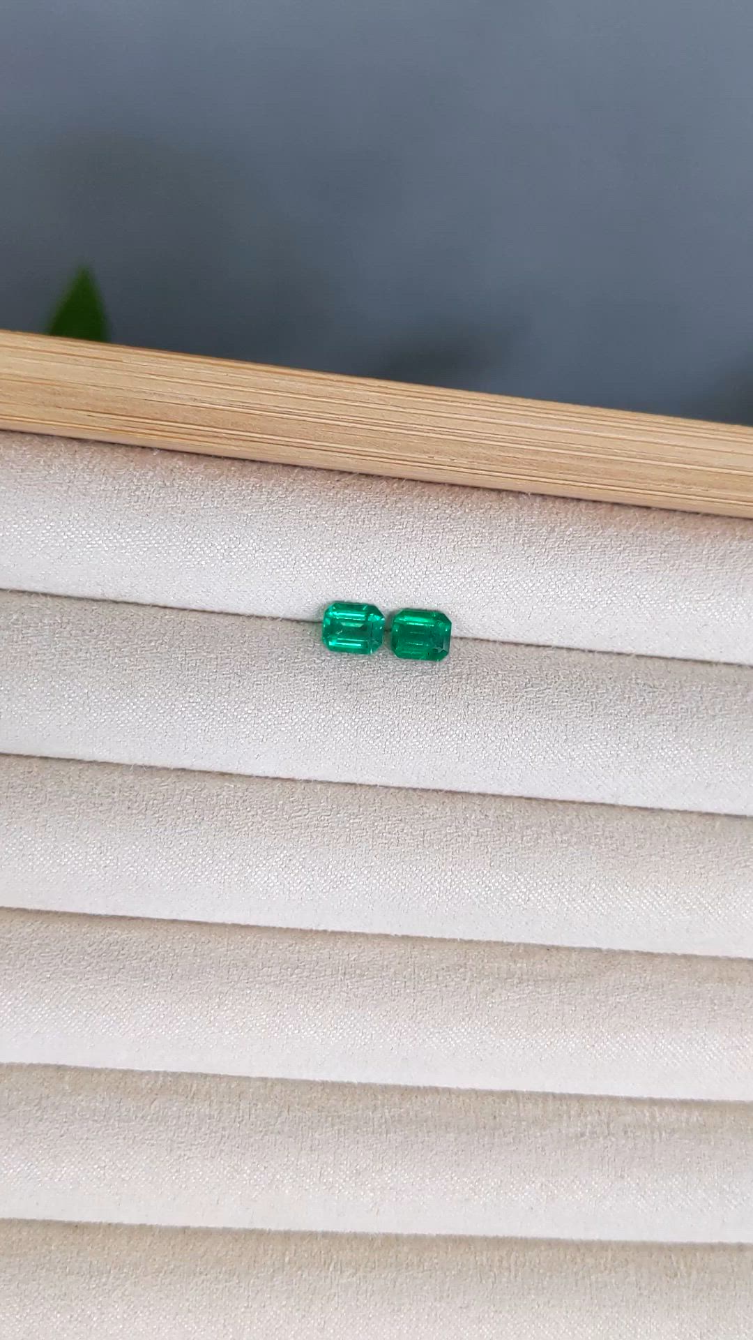 1.38&nbsp;Ct.Tw.Total Carat Weight Emerald Pair from Colombia Size Video