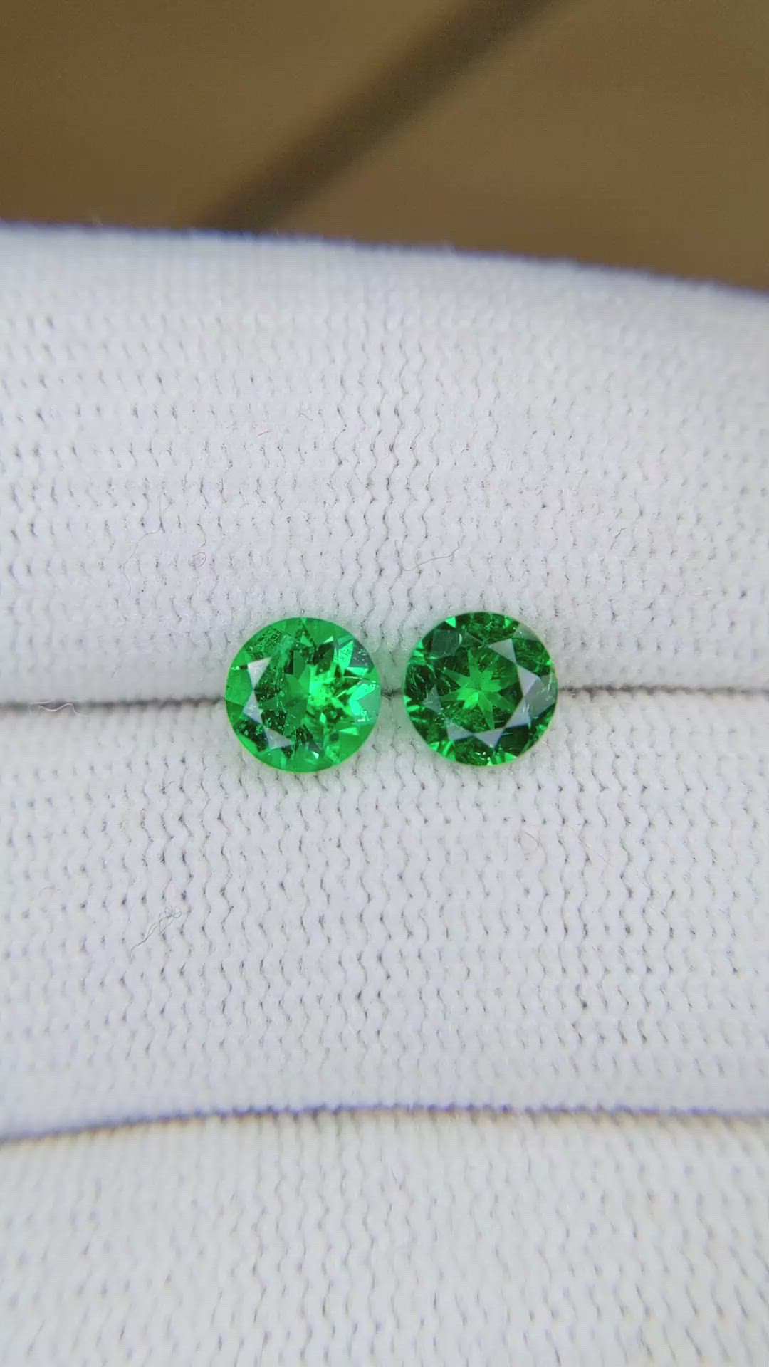 1.11 Ct.Tw.Total Carat Weight Emerald Pair from Colombia Size Video