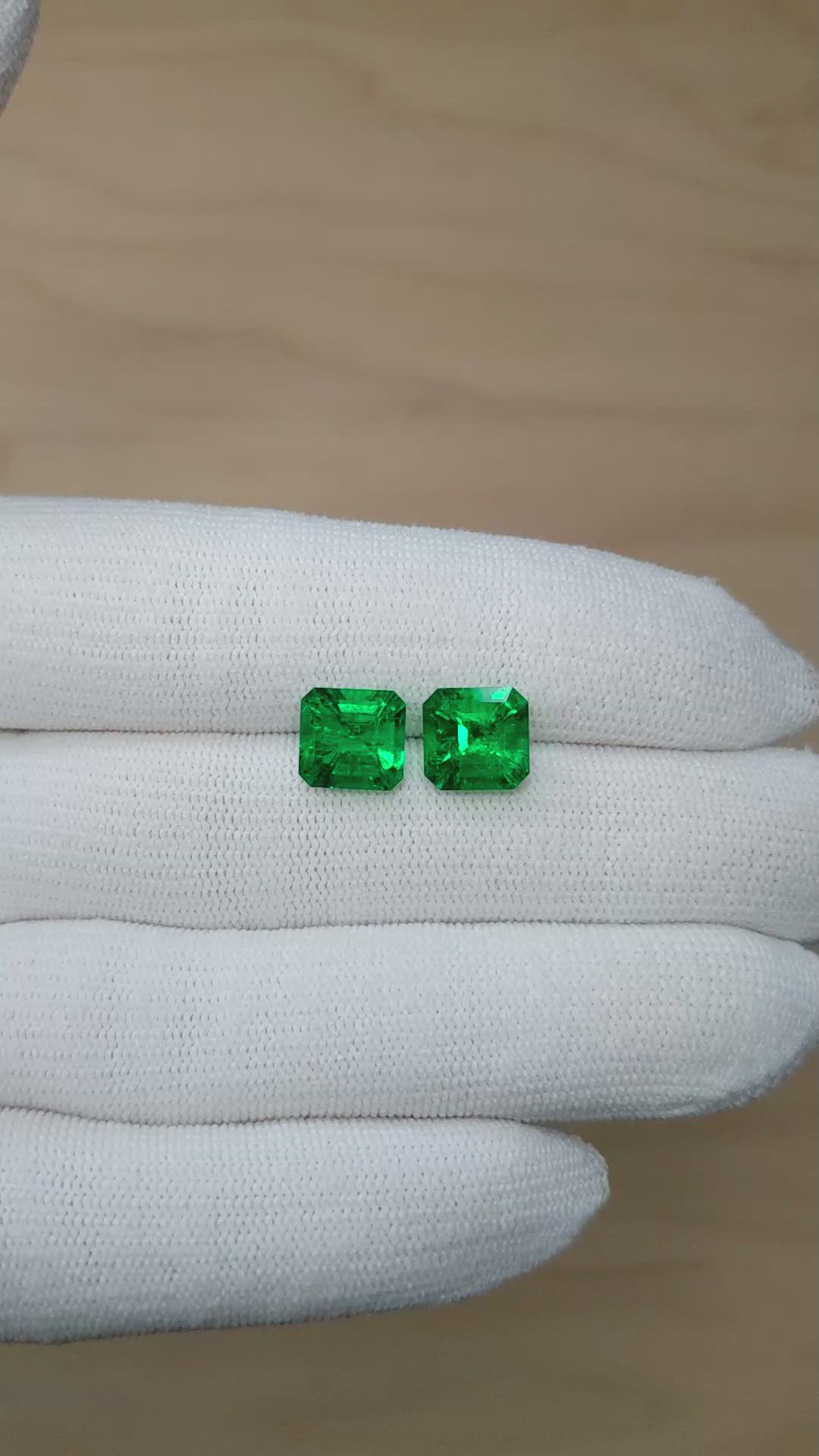 5.25&nbsp;Ct.Tw.Total Carat Weight Emerald Pair from Colombia - Muzo Size Video