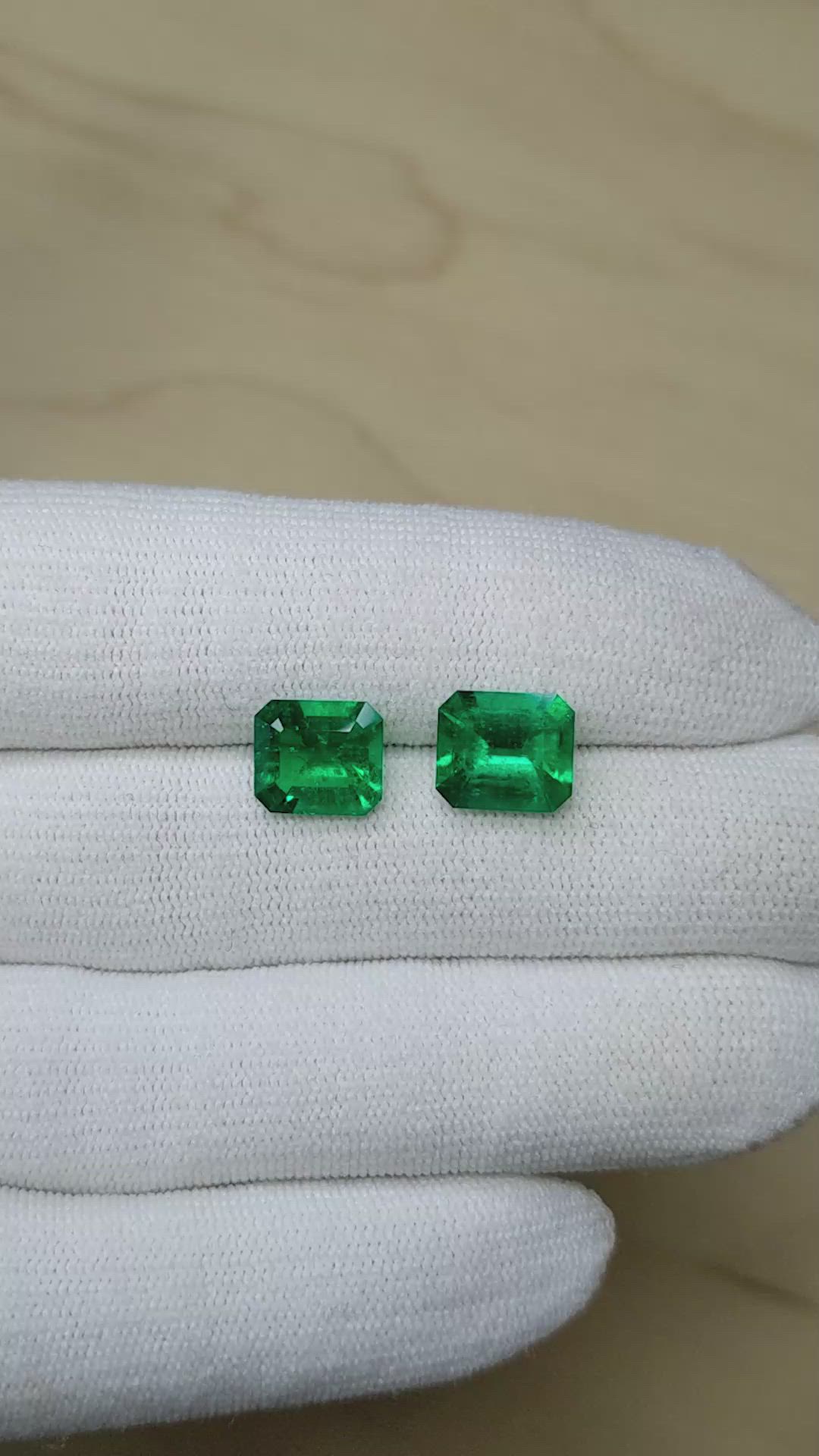 5.35 Ct.Tw.Total Carat Weight Emerald Pair from Colombia - Muzo Size Video