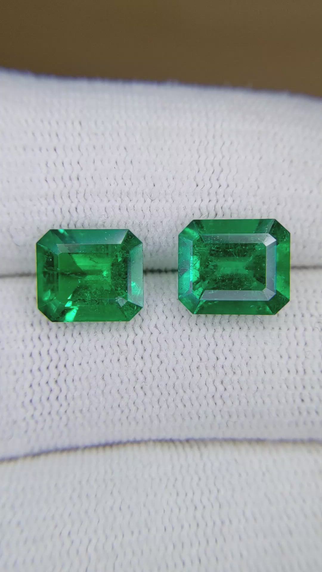 5.35 Ct.Tw.Total Carat Weight Emerald Pair from Colombia - Muzo Size Video