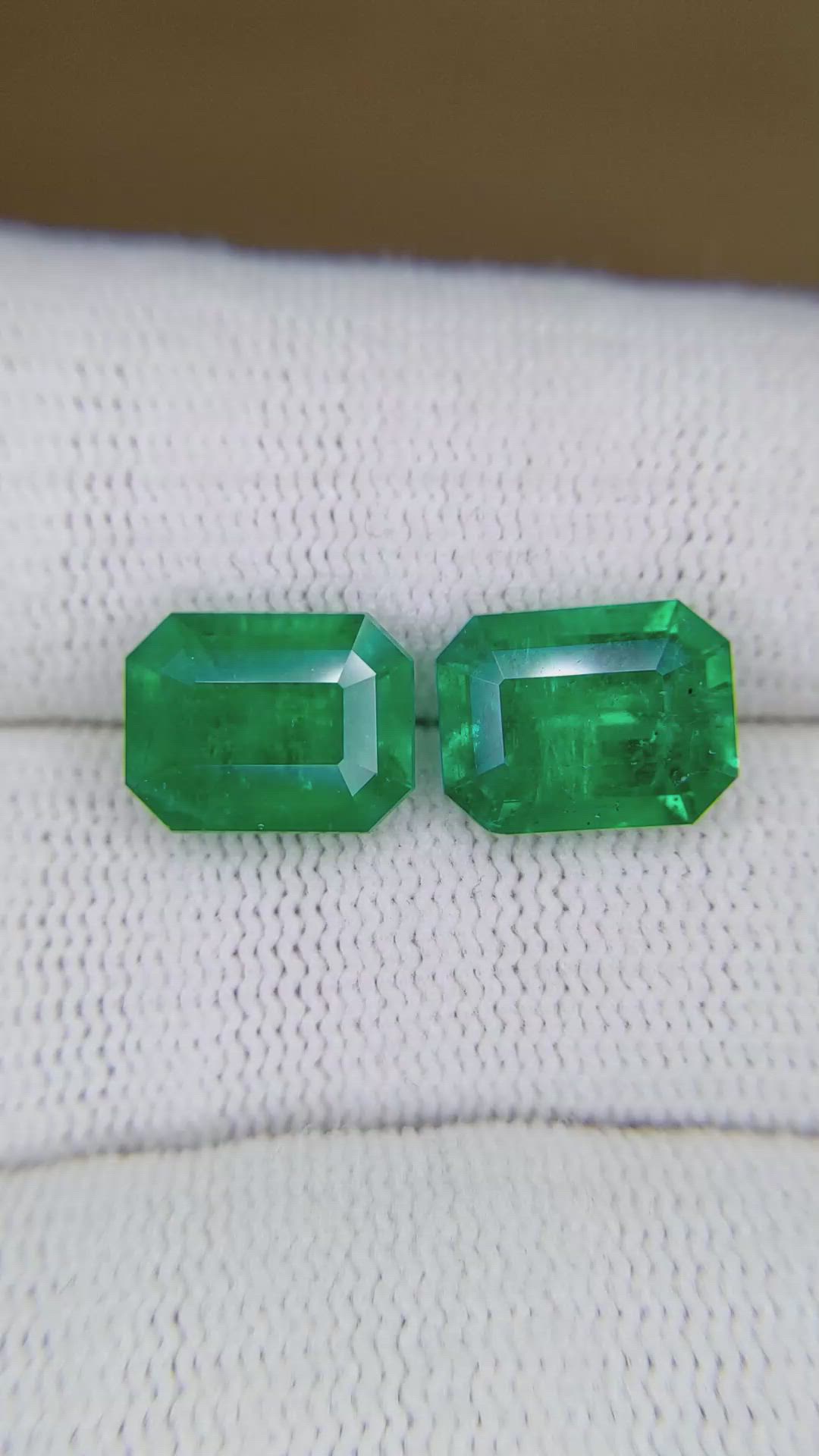 6.23&nbsp;Ct.Tw.Total Carat Weight Emerald Pair from Colombia Size Video