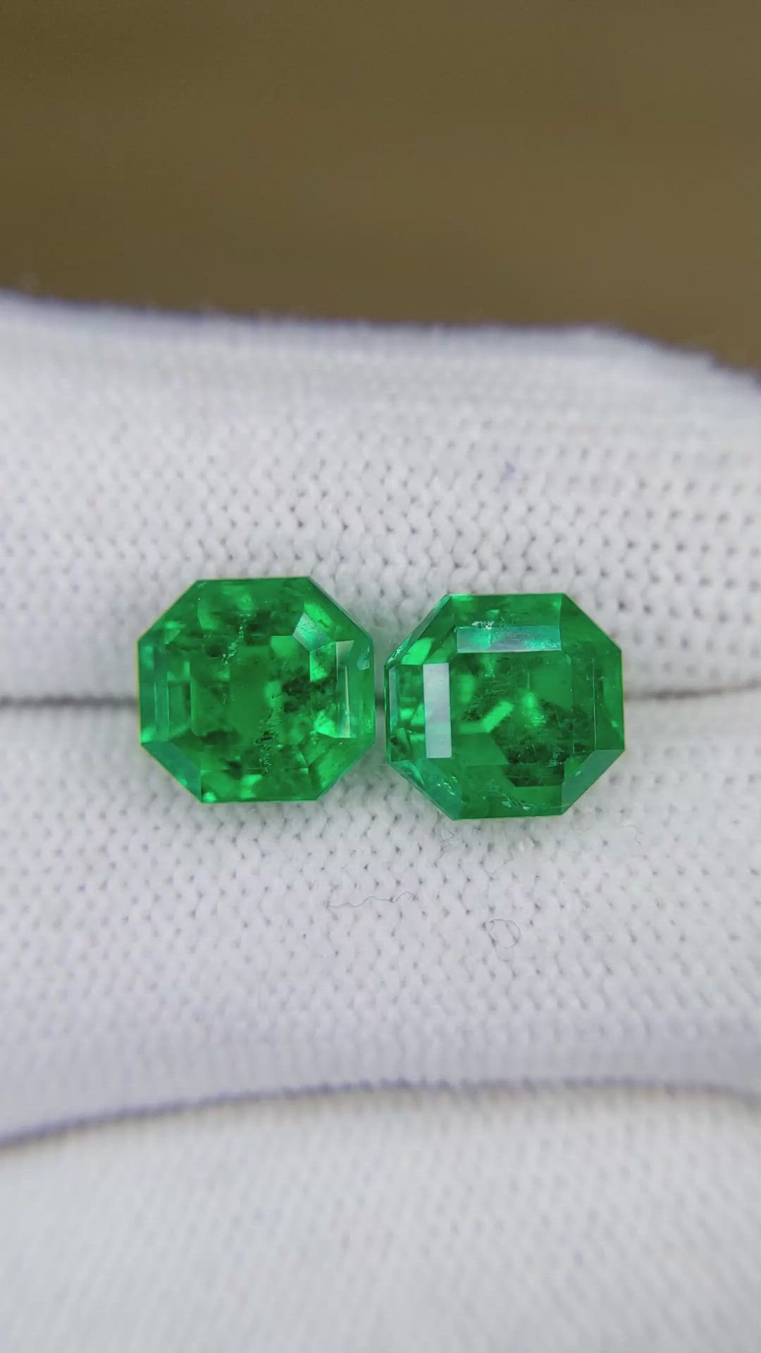 6.99&nbsp;Ct.Tw.Total Carat Weight Emerald Pair from Colombia Size Video