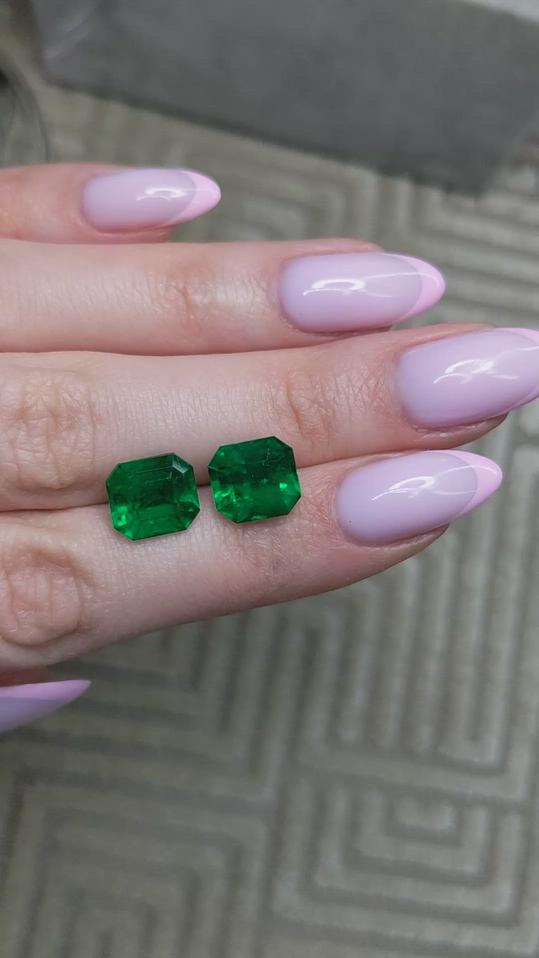 8.64&nbsp;Ct.Tw.Total Carat Weight Emerald Pair from Colombia - Muzo Size Video