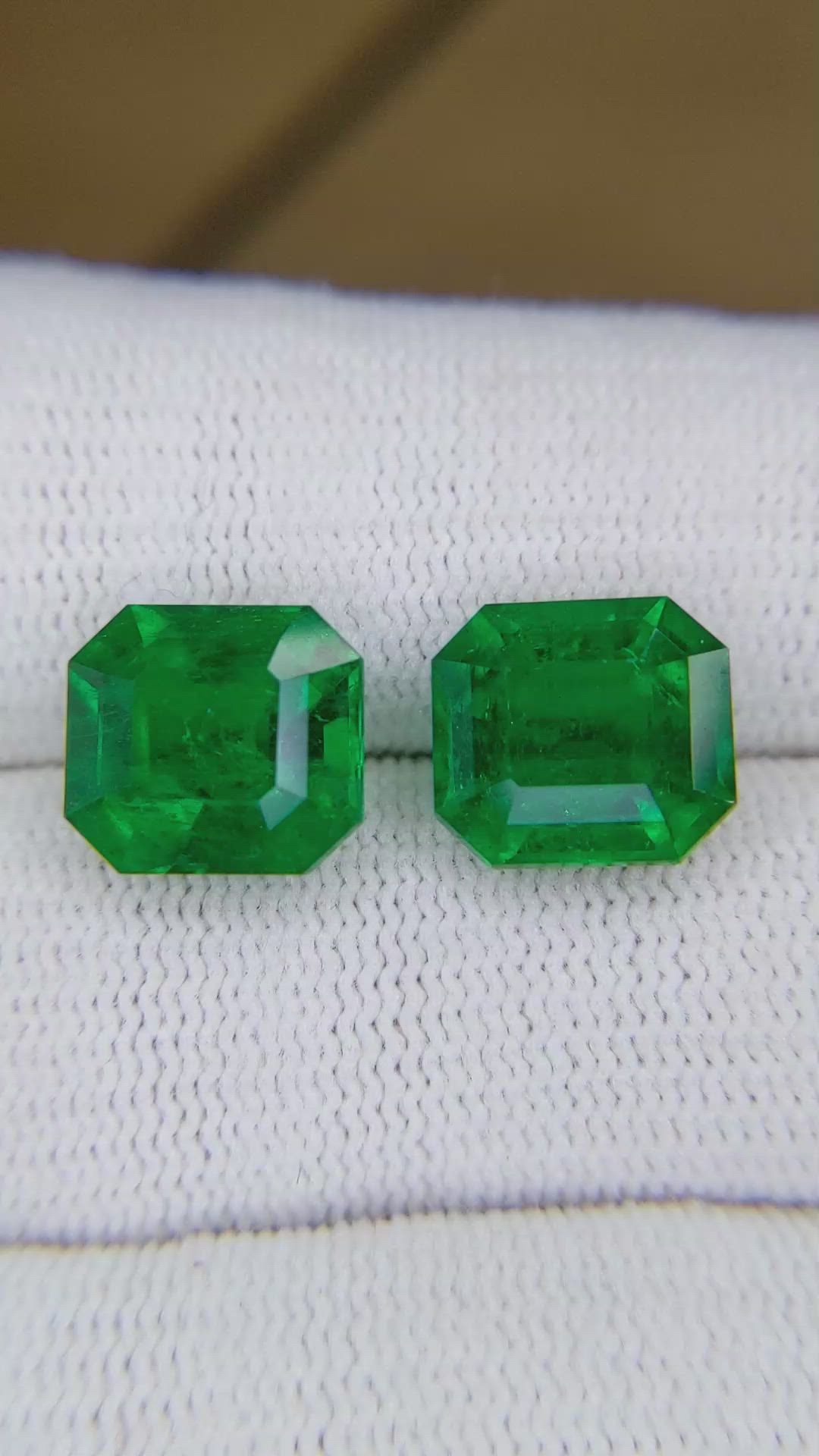 8.64&nbsp;Ct.Tw.Total Carat Weight Emerald Pair from Colombia - Muzo Size Video