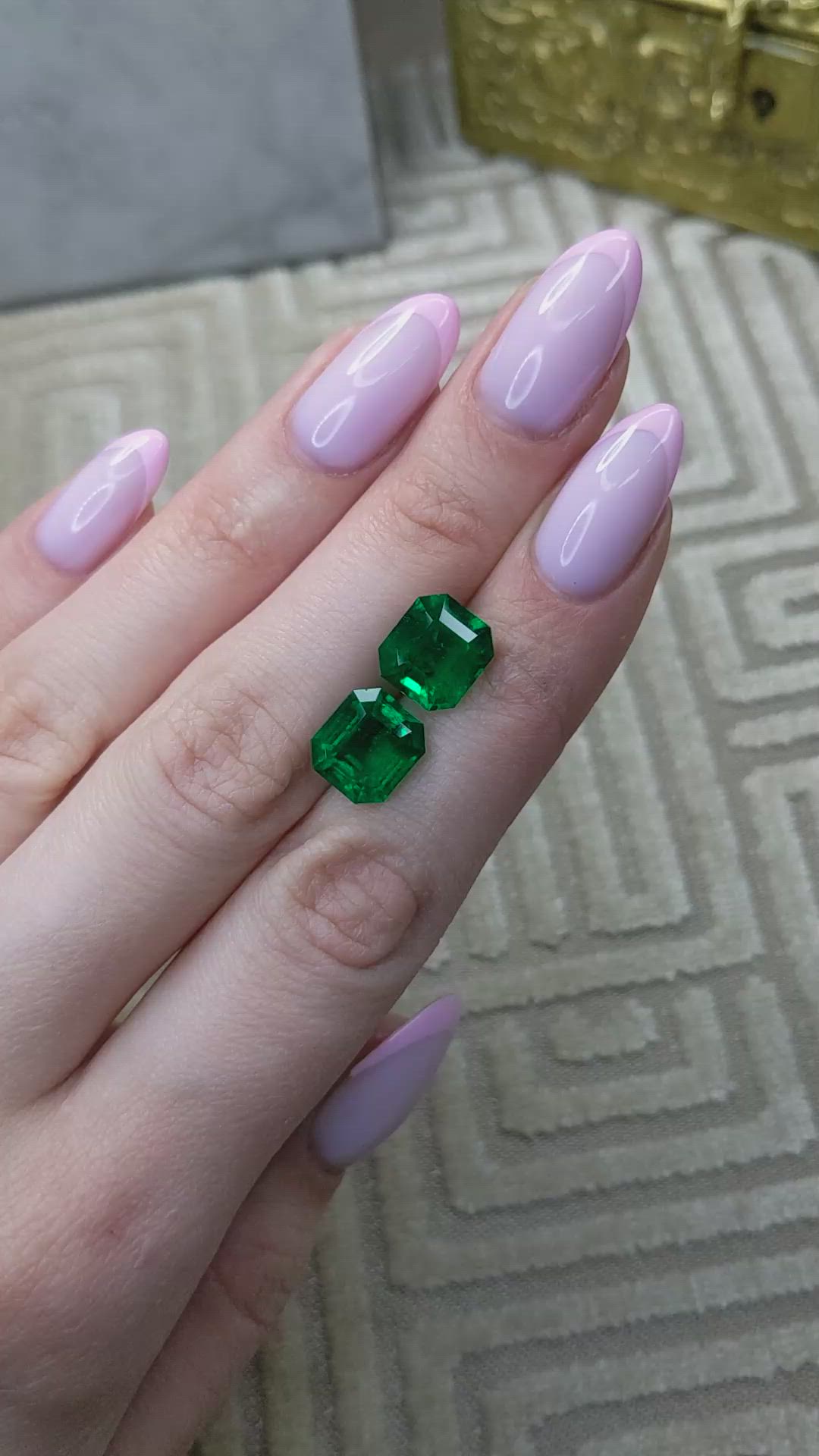 8.64&nbsp;Ct.Tw.Total Carat Weight Emerald Pair from Colombia - Muzo Size Video