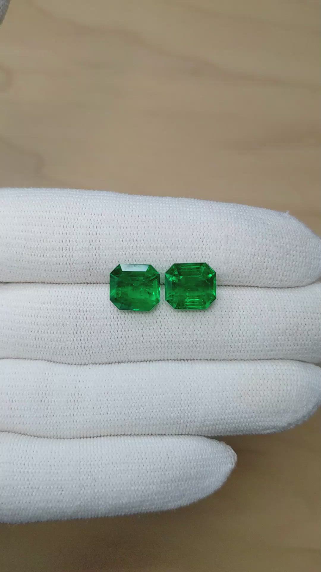 8.64&nbsp;Ct.Tw.Total Carat Weight Emerald Pair from Colombia - Muzo Size Video
