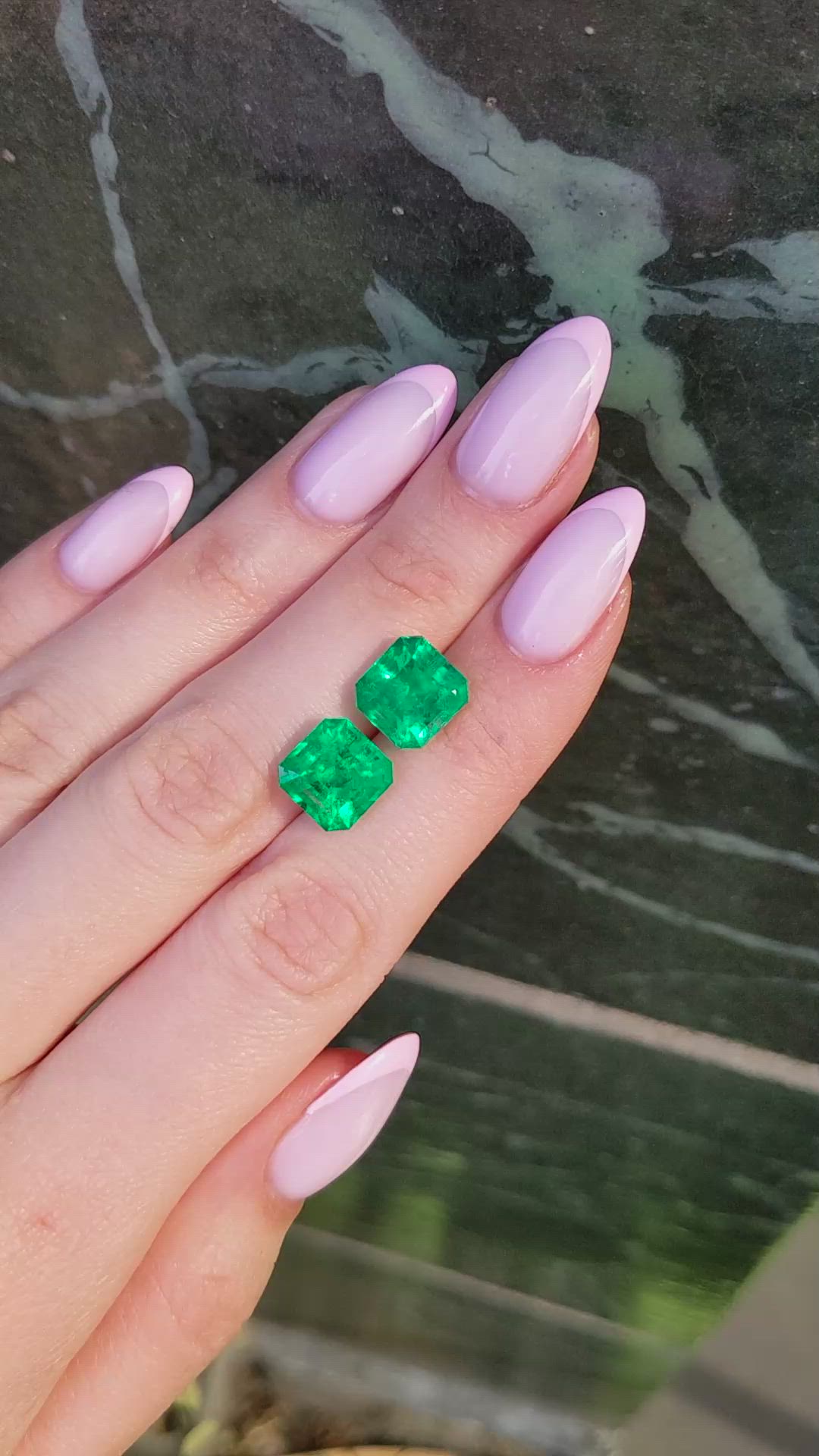 9.12&nbsp;Ct.Tw.Total Carat Weight Emerald Pair from Colombia Size Video
