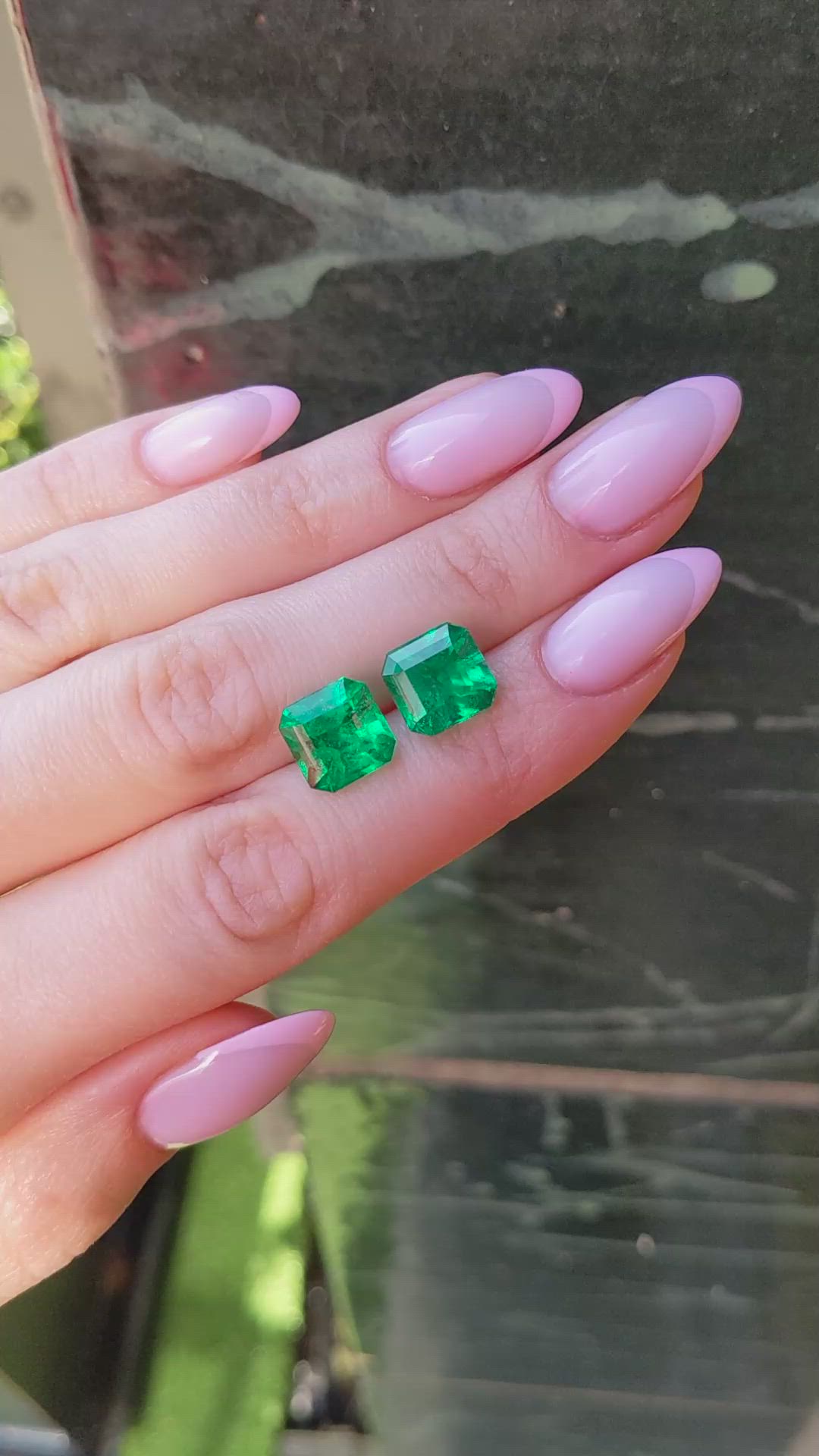 9.12&nbsp;Ct.Tw.Total Carat Weight Emerald Pair from Colombia Size Video