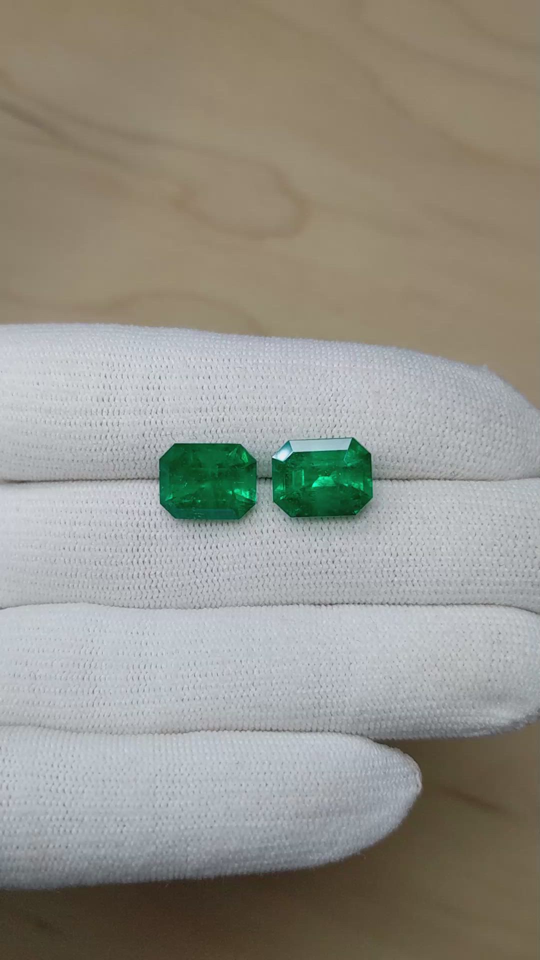 9.79&nbsp;Ct.Tw.Total Carat Weight Emerald Pair from Colombia Size Video