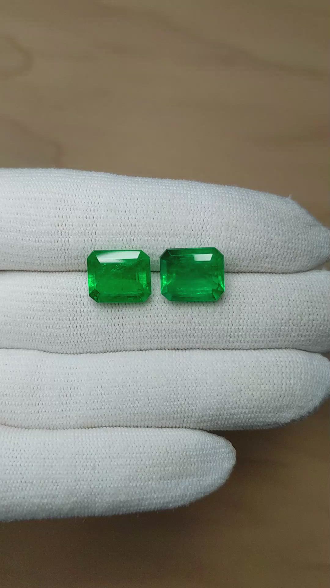 11.23&nbsp;Ct.Tw.Total Carat Weight Emerald Pair from Colombia Size Video