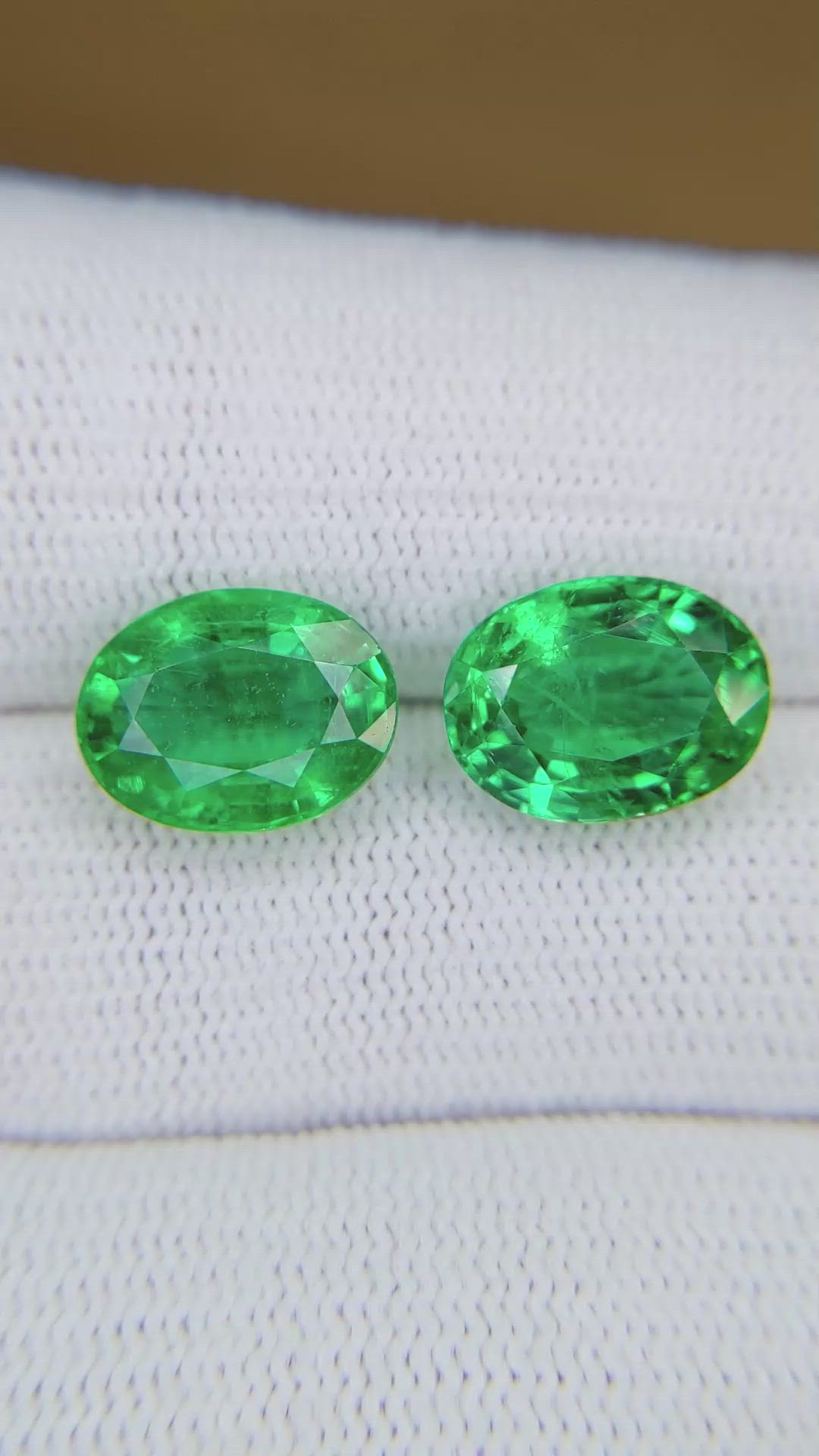 7.72&nbsp;Ct.Tw.Total Carat Weight Emerald Pair from Zambia Size Video