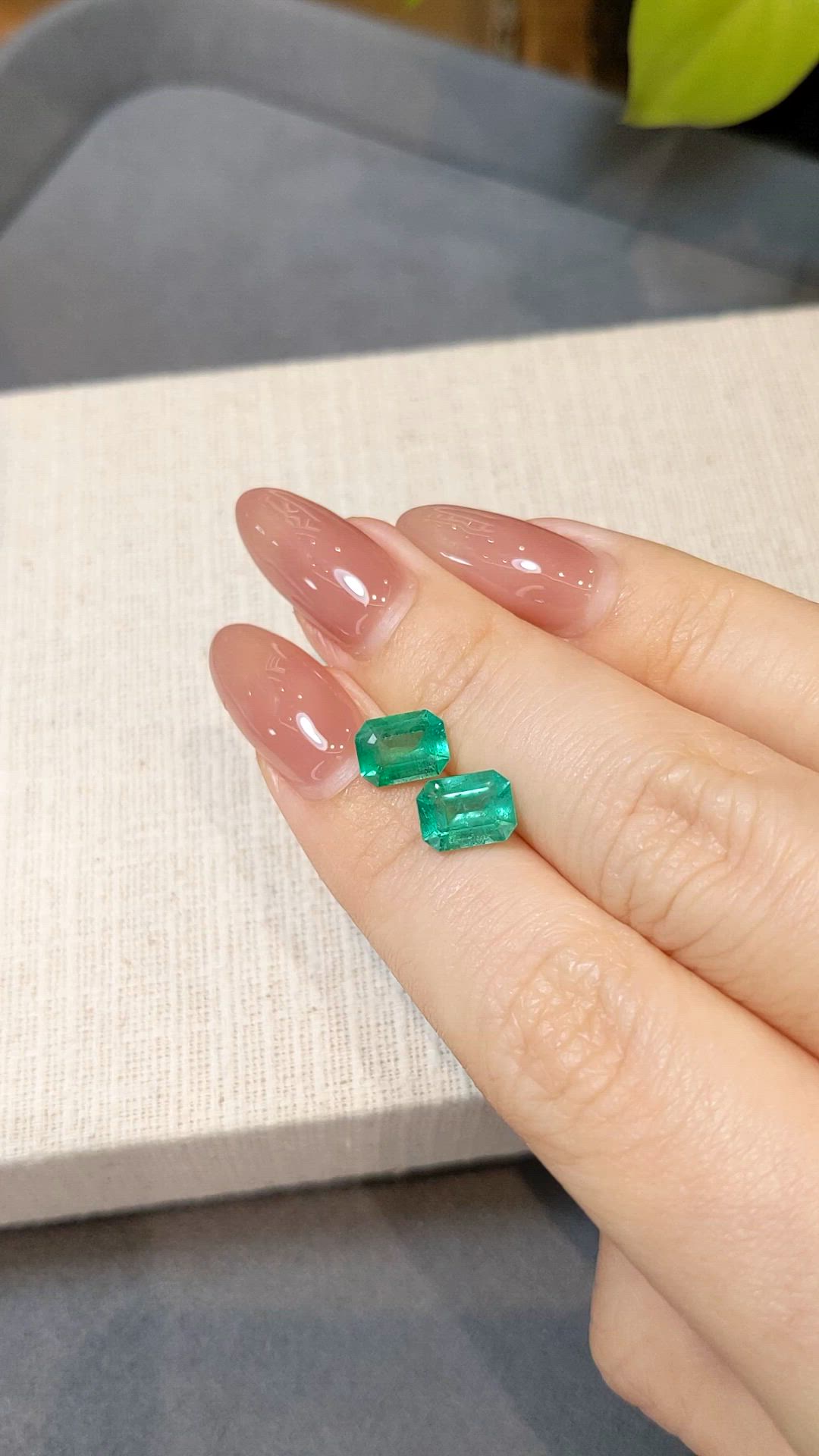 2.53&nbsp;Ct.Tw.Total Carat Weight Emerald Pair from Brazil Size Video