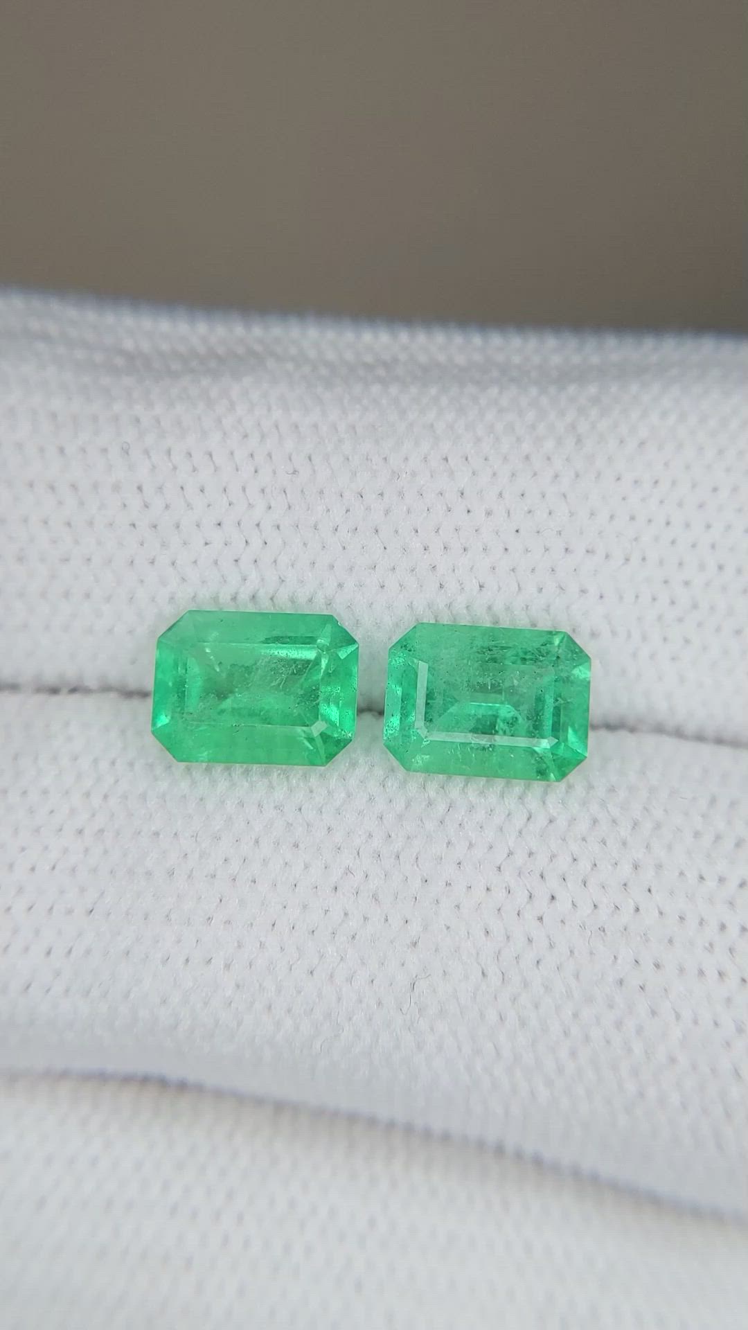 2.53&nbsp;Ct.Tw.Total Carat Weight Emerald Pair from Brazil Size Video