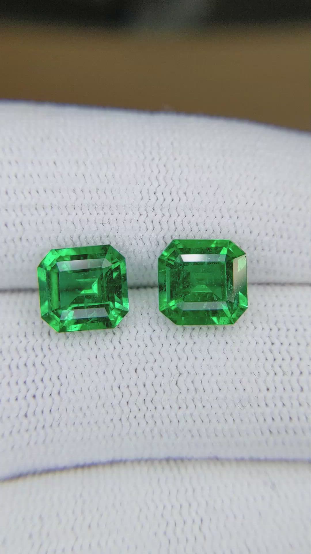 3.89&nbsp;Ct.Tw.Total Carat Weight Emerald Pair from Zambia Size Video