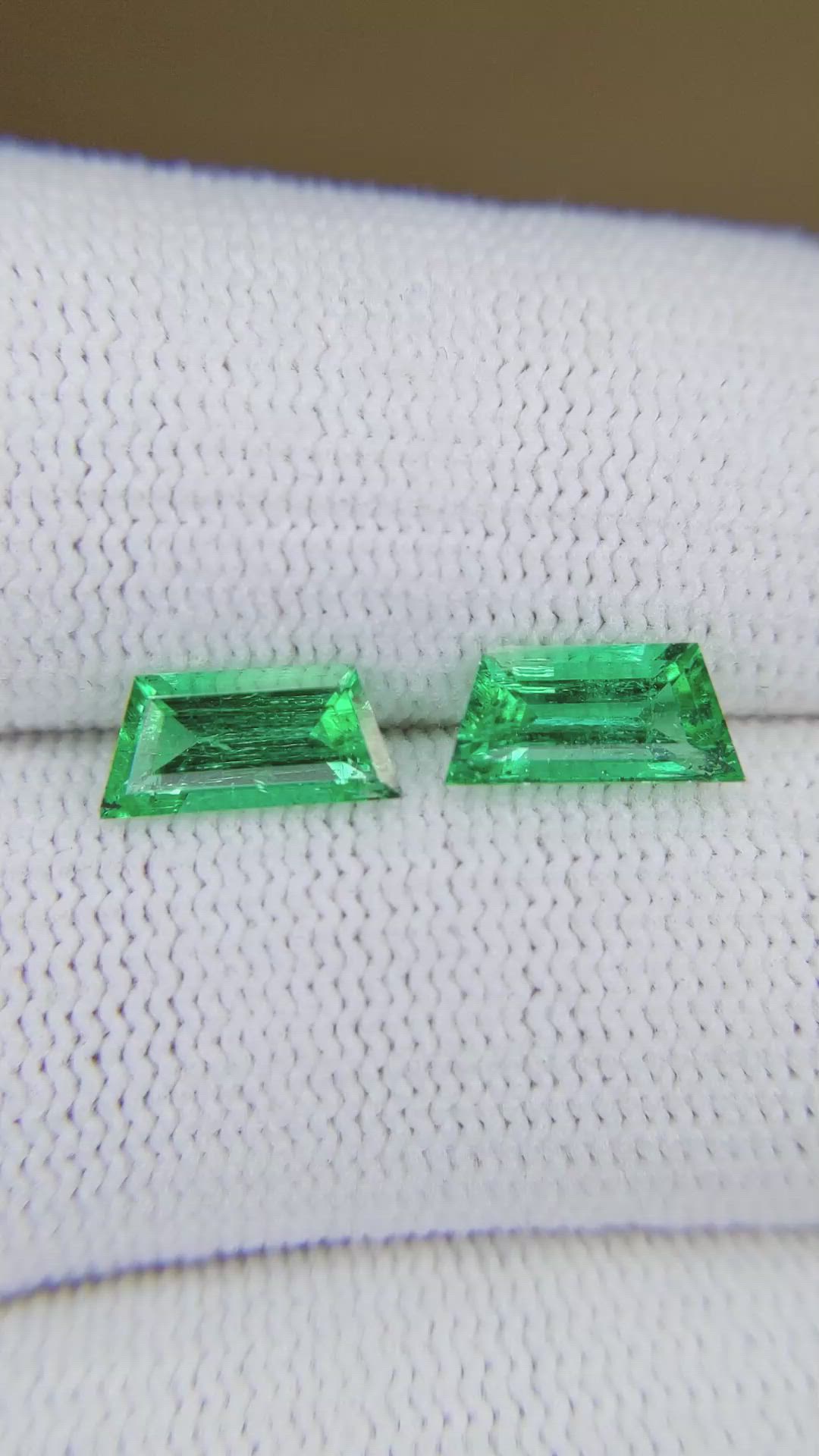 1.89&nbsp;Ct.Tw.Total Carat Weight Emerald Pair from Colombia Size Video