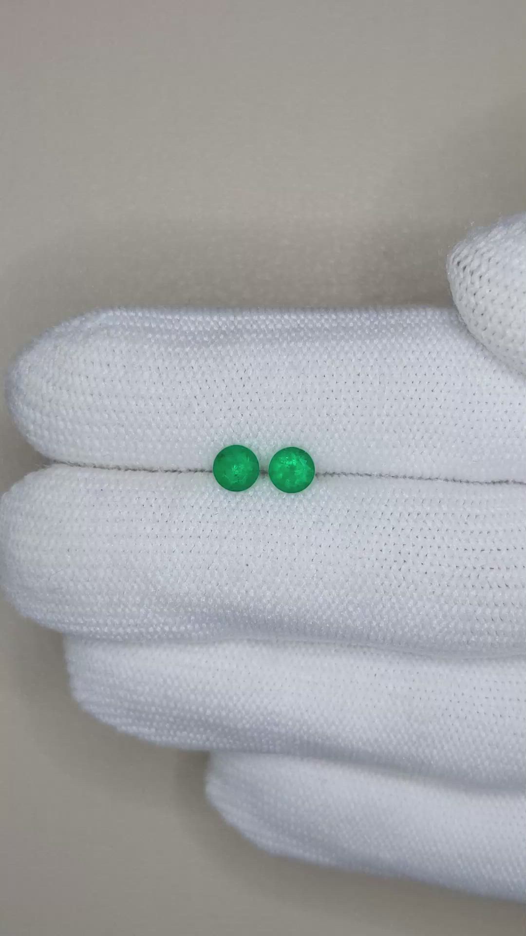 0.56&nbsp;Ct.Tw.Total Carat Weight Emerald Pair from Afghanistan Size Video