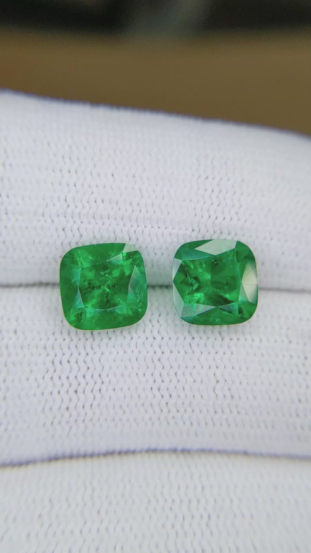 4.03&nbsp;Ct.Tw.Total Carat Weight Emerald Pair from Colombia - Muzo Size Video