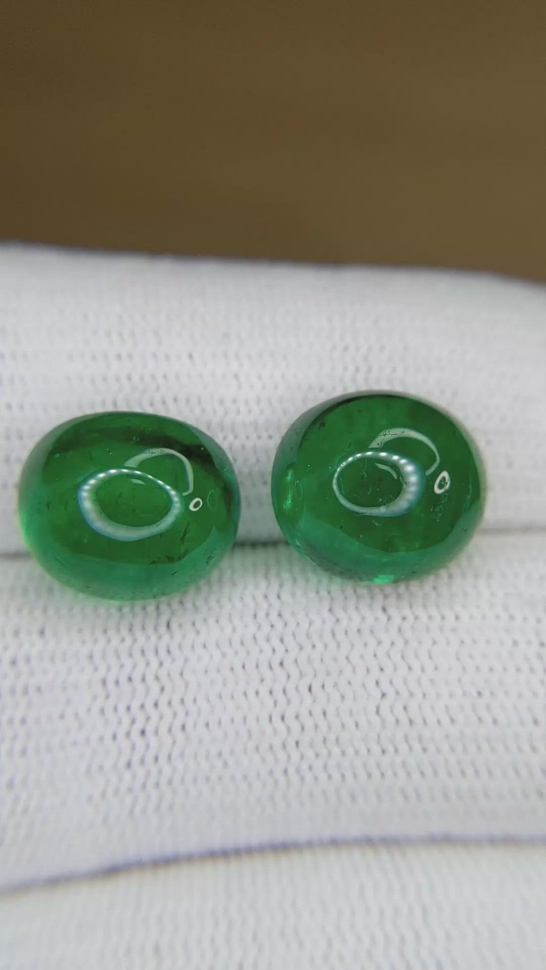 14.87&nbsp;Ct.Tw.Total Carat Weight Cabochon Emerald Pair from Colombia Size Video