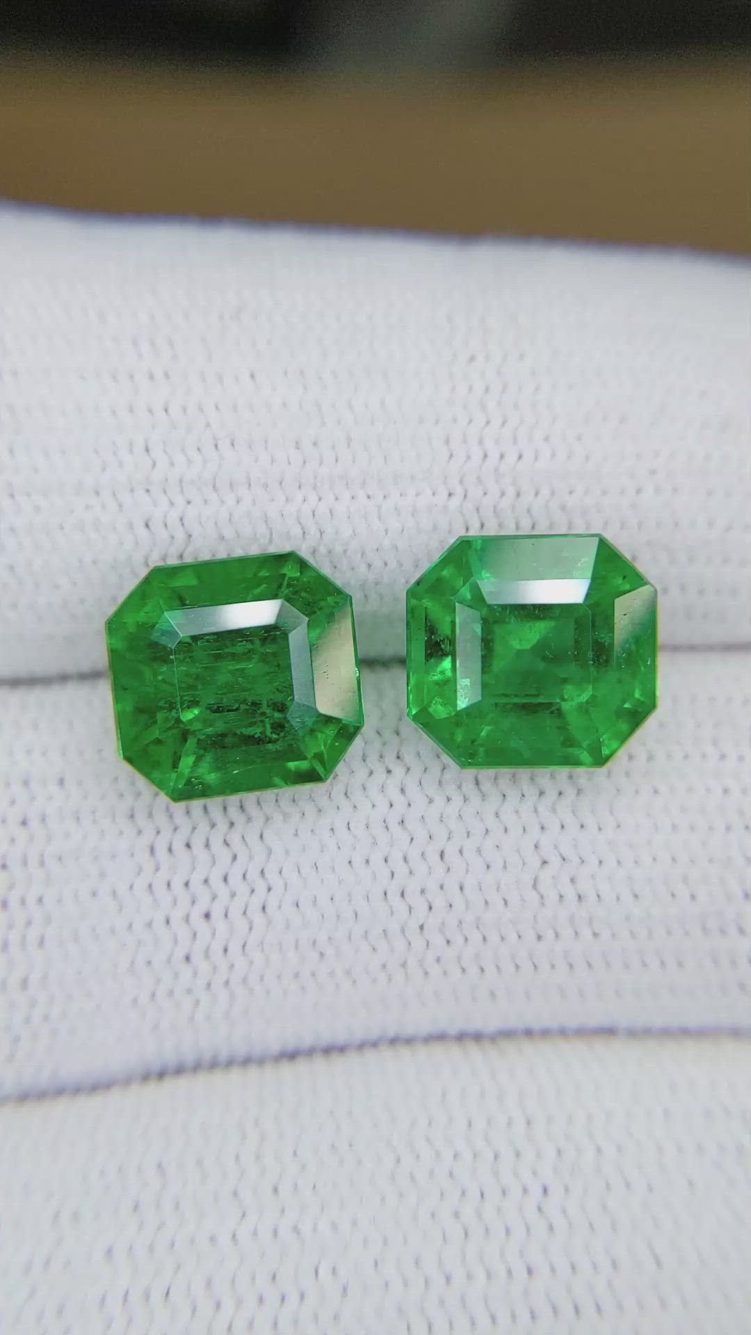 7.47&nbsp;Ct.Tw.Total Carat Weight Emerald Pair from Zambia Size Video