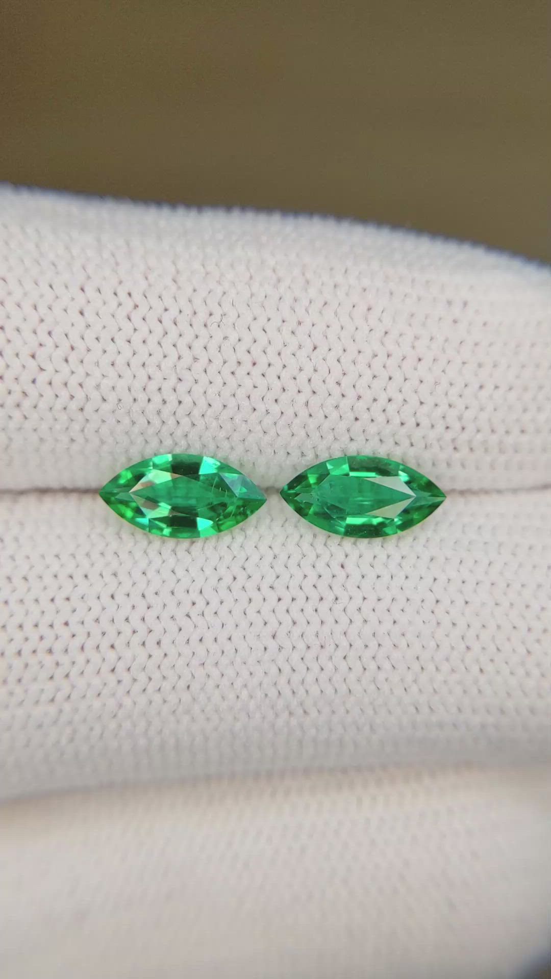 1.18&nbsp;Ct.Tw.Total Carat Weight Emerald Pair from Zambia Size Video