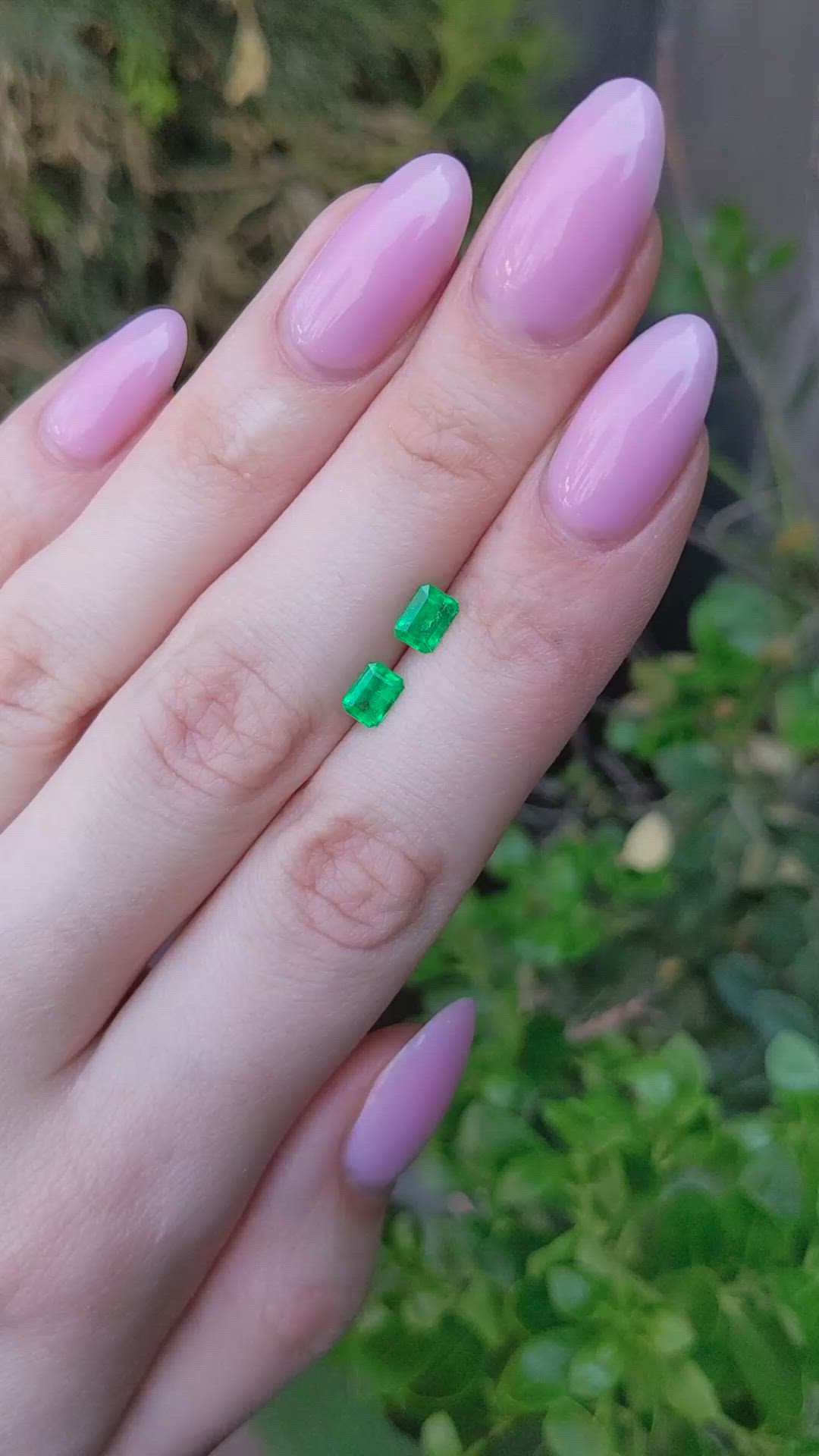 0.83&nbsp;Ct.Tw.Total Carat Weight Emerald Pair from Afghanistan Size Video