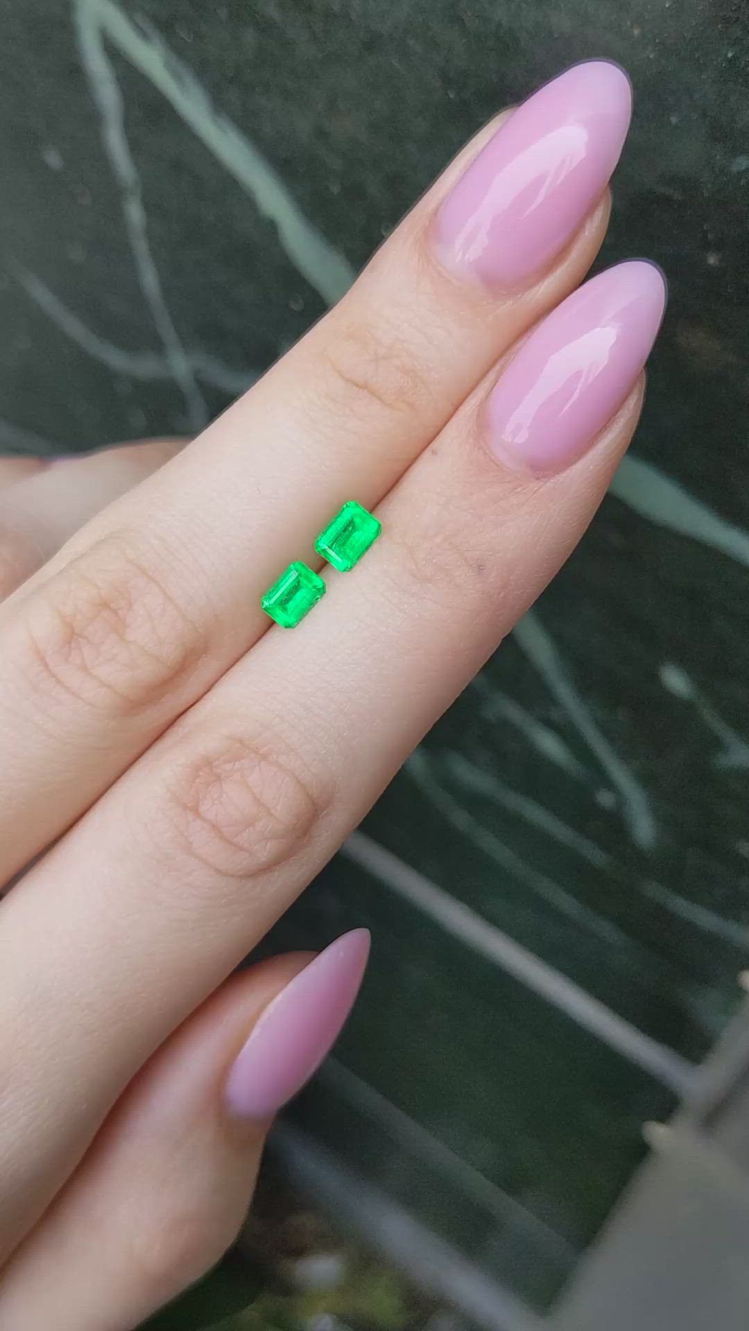 0.83&nbsp;Ct.Tw.Total Carat Weight Emerald Pair from Afghanistan Size Video