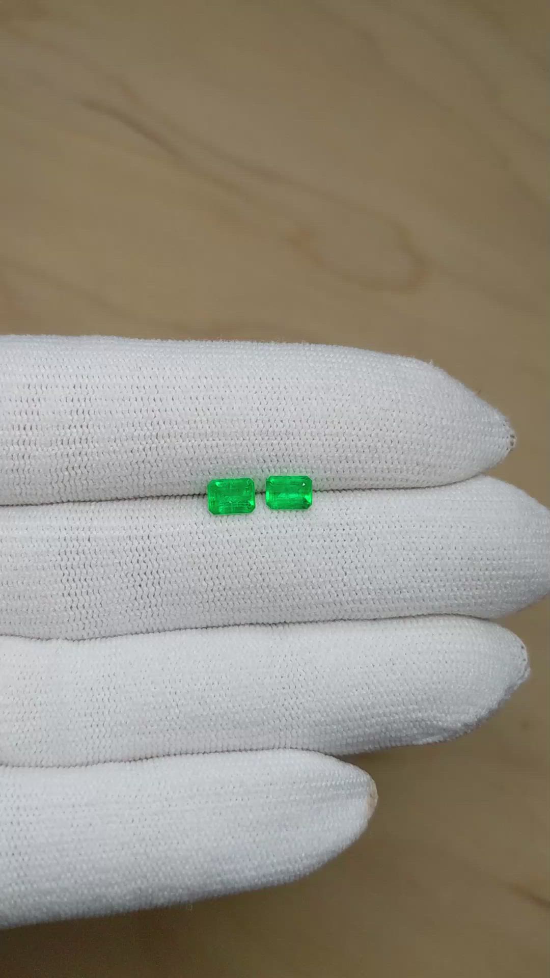 0.83&nbsp;Ct.Tw.Total Carat Weight Emerald Pair from Afghanistan Size Video