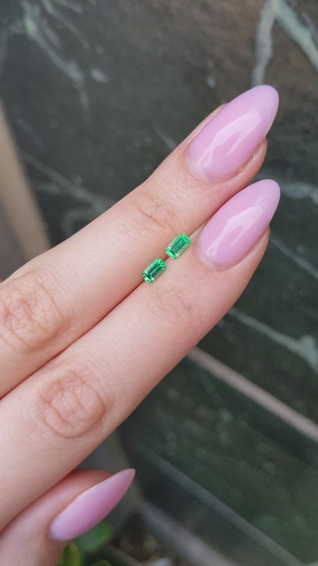 0.50&nbsp;Ct.Tw.Total Carat Weight Emerald Pair from Afghanistan Size Video