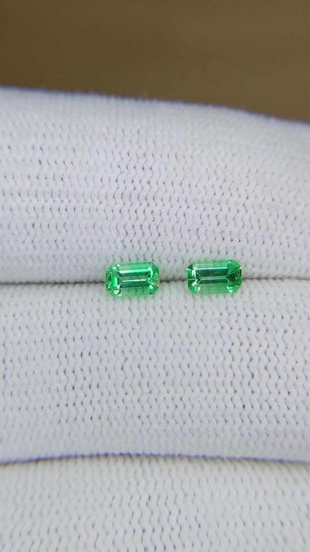 0.50&nbsp;Ct.Tw.Total Carat Weight Emerald Pair from Afghanistan Size Video
