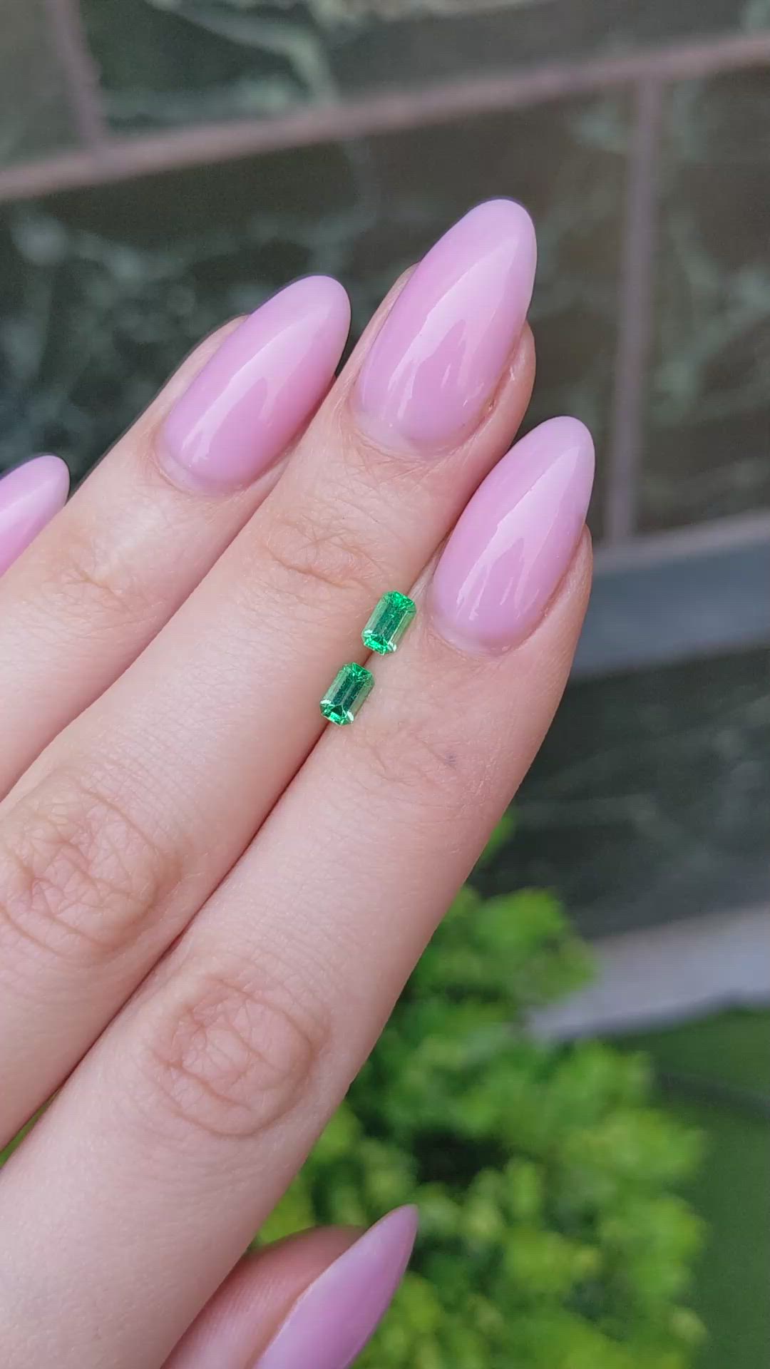 0.50&nbsp;Ct.Tw.Total Carat Weight Emerald Pair from Afghanistan Size Video