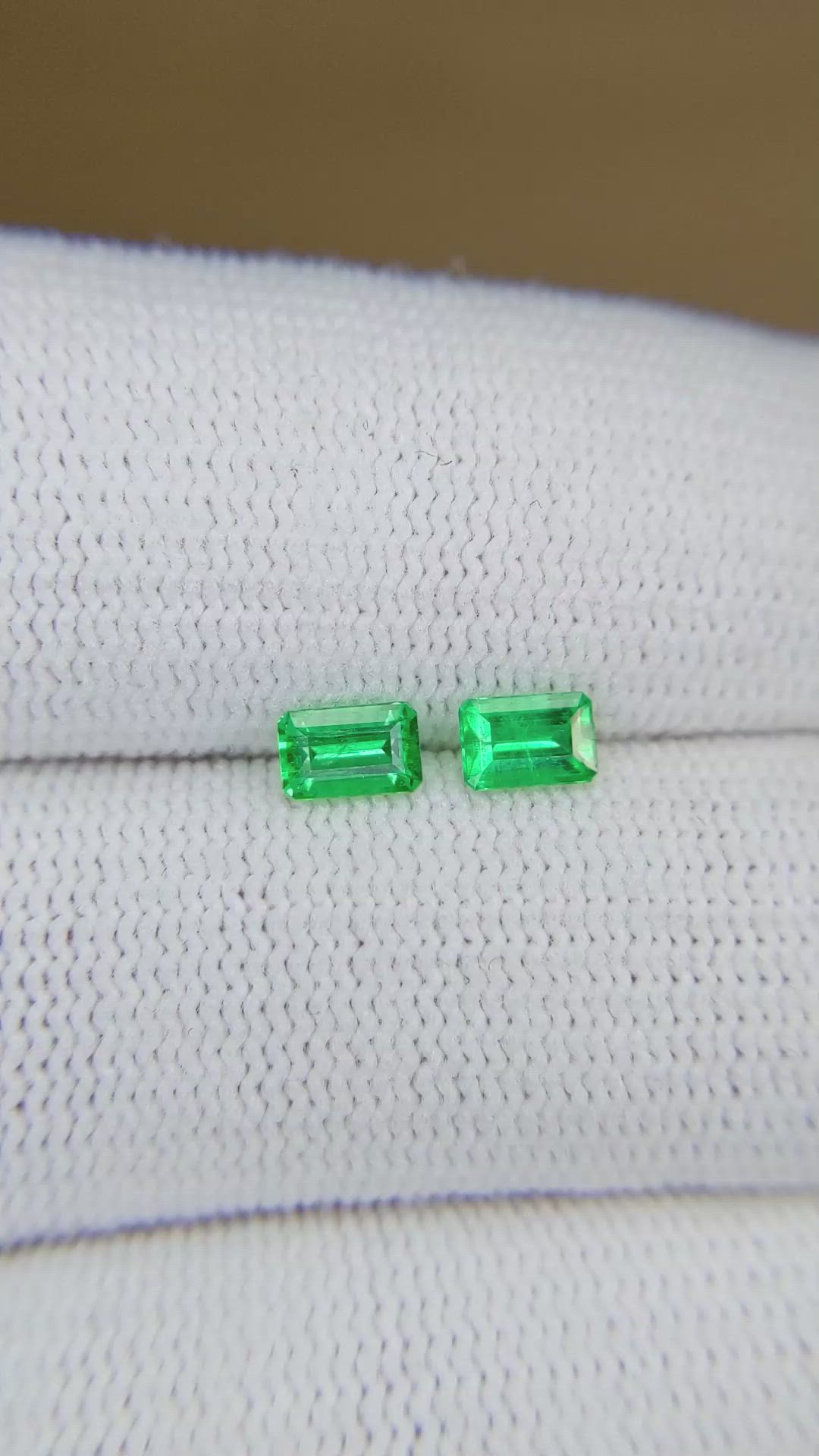 0.62&nbsp;Ct.Tw.Total Carat Weight Emerald Pair from Afghanistan Size Video