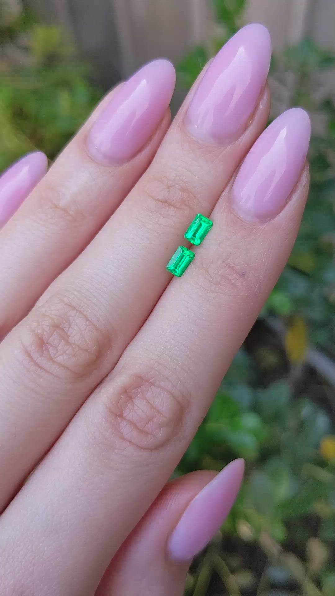 0.62&nbsp;Ct.Tw.Total Carat Weight Emerald Pair from Afghanistan Size Video