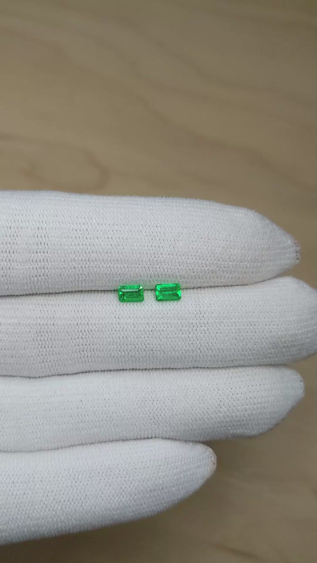 0.62&nbsp;Ct.Tw.Total Carat Weight Emerald Pair from Afghanistan Size Video