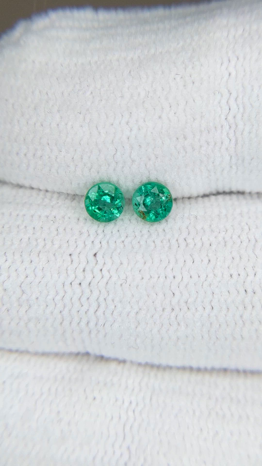 0.38&nbsp;Ct.Tw.Total Carat Weight Emerald Pair from Zambia Size Video
