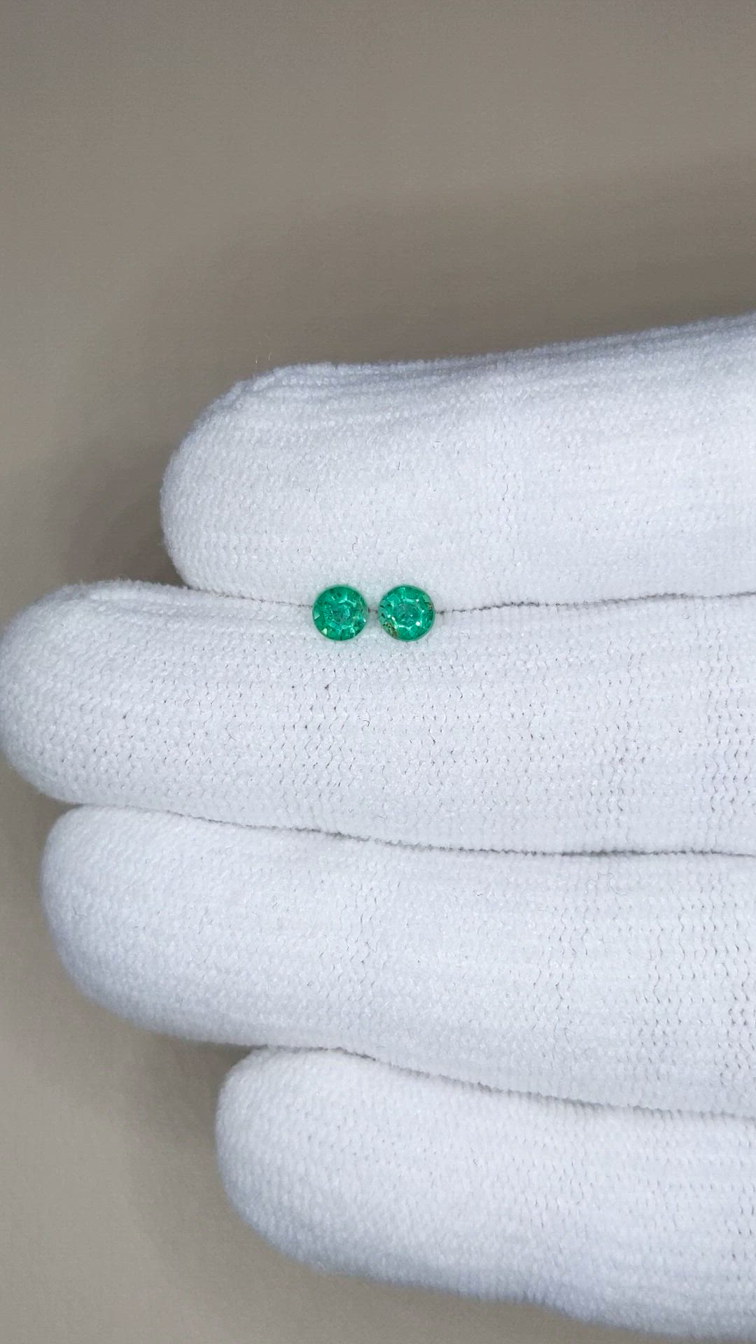 0.38&nbsp;Ct.Tw.Total Carat Weight Emerald Pair from Zambia Size Video