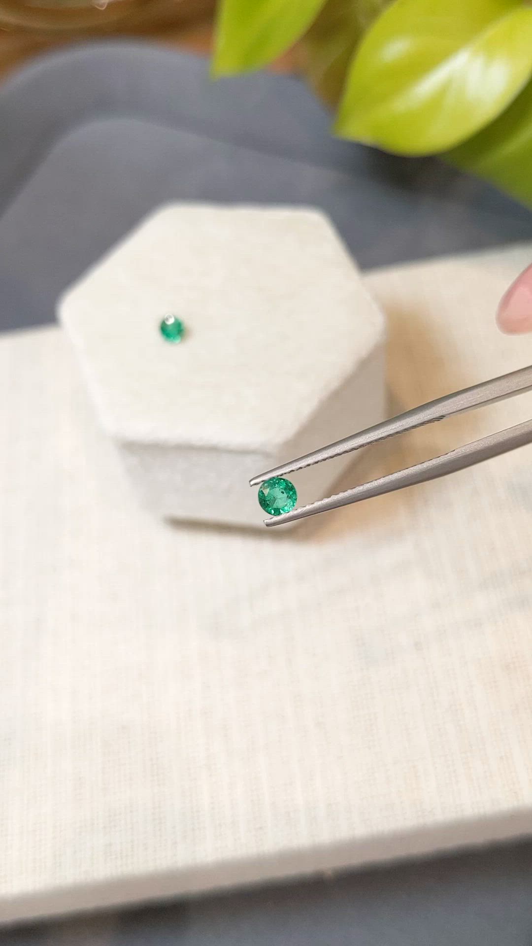 0.41&nbsp;Ct.Tw.Total Carat Weight Emerald Pair from Zambia Size Video