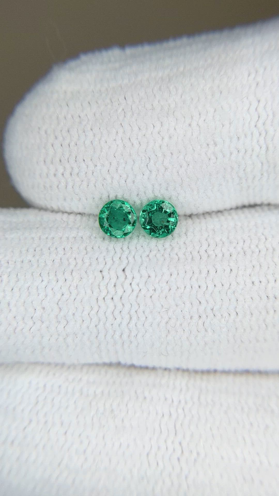 0.41&nbsp;Ct.Tw.Total Carat Weight Emerald Pair from Zambia Size Video