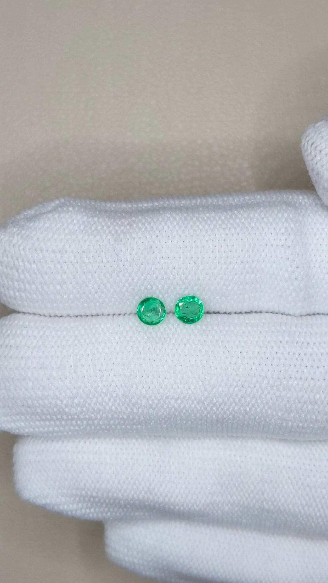0.36&nbsp;Ct.Tw.Total Carat Weight Emerald Pair from Zambia Size Video