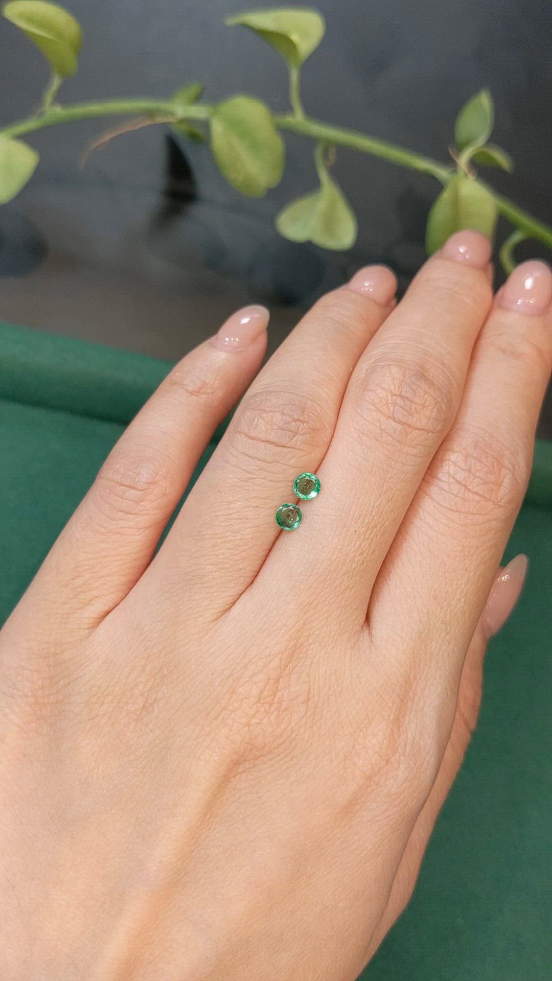 0.36&nbsp;Ct.Tw.Total Carat Weight Emerald Pair from Zambia Size Video