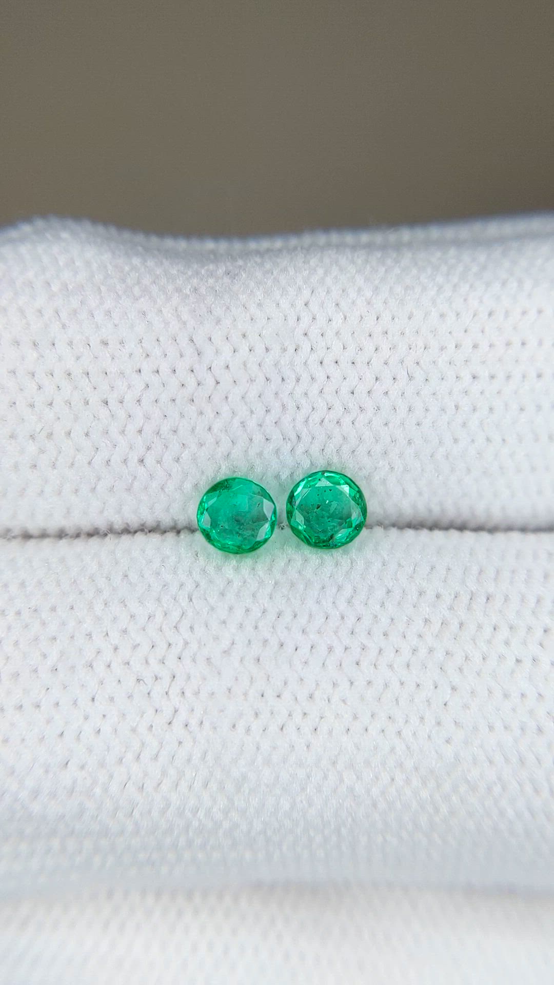 0.36&nbsp;Ct.Tw.Total Carat Weight Emerald Pair from Zambia Size Video