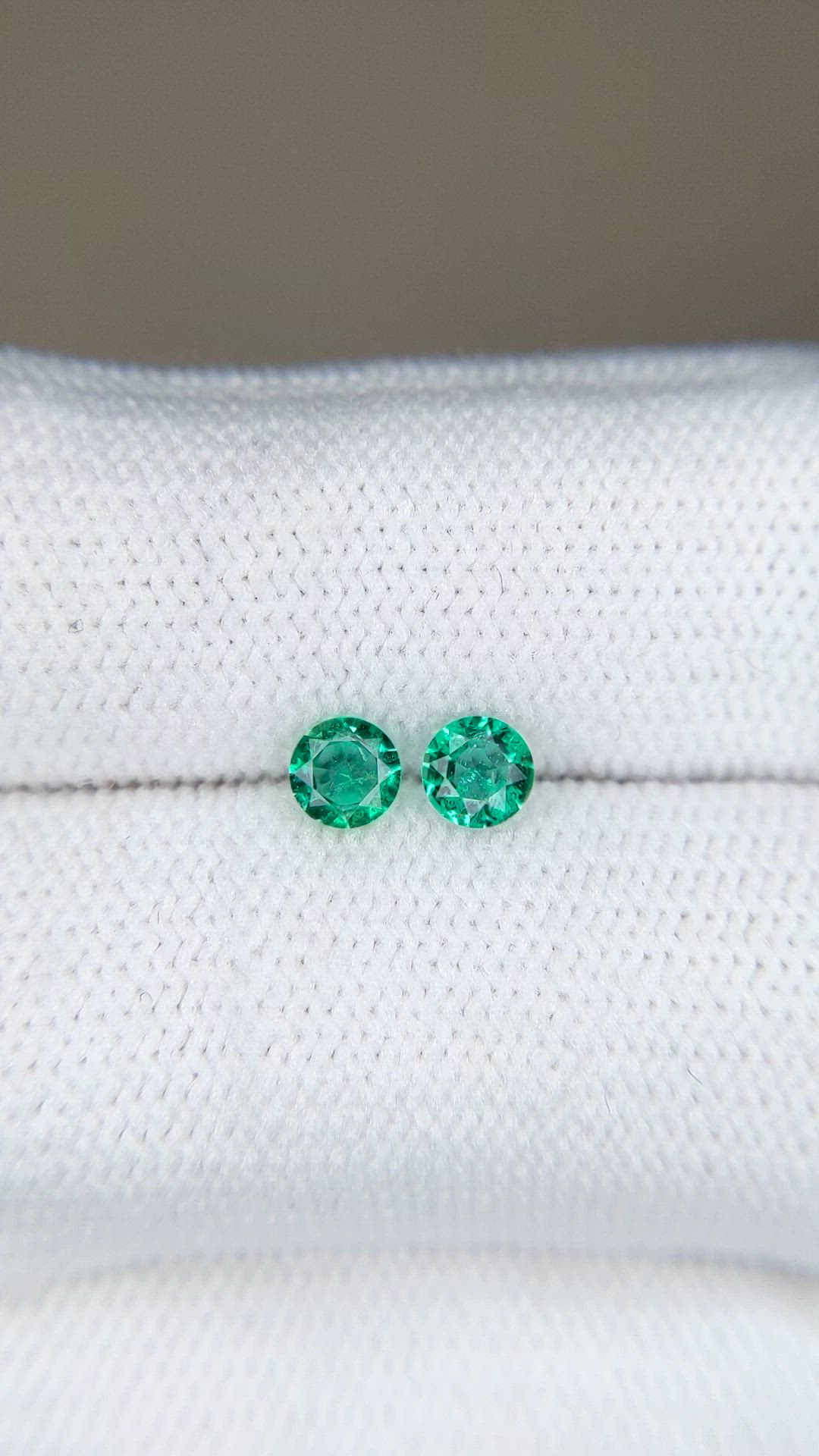 0.38&nbsp;Ct.Tw.Total Carat Weight Emerald Pair from Zambia Size Video