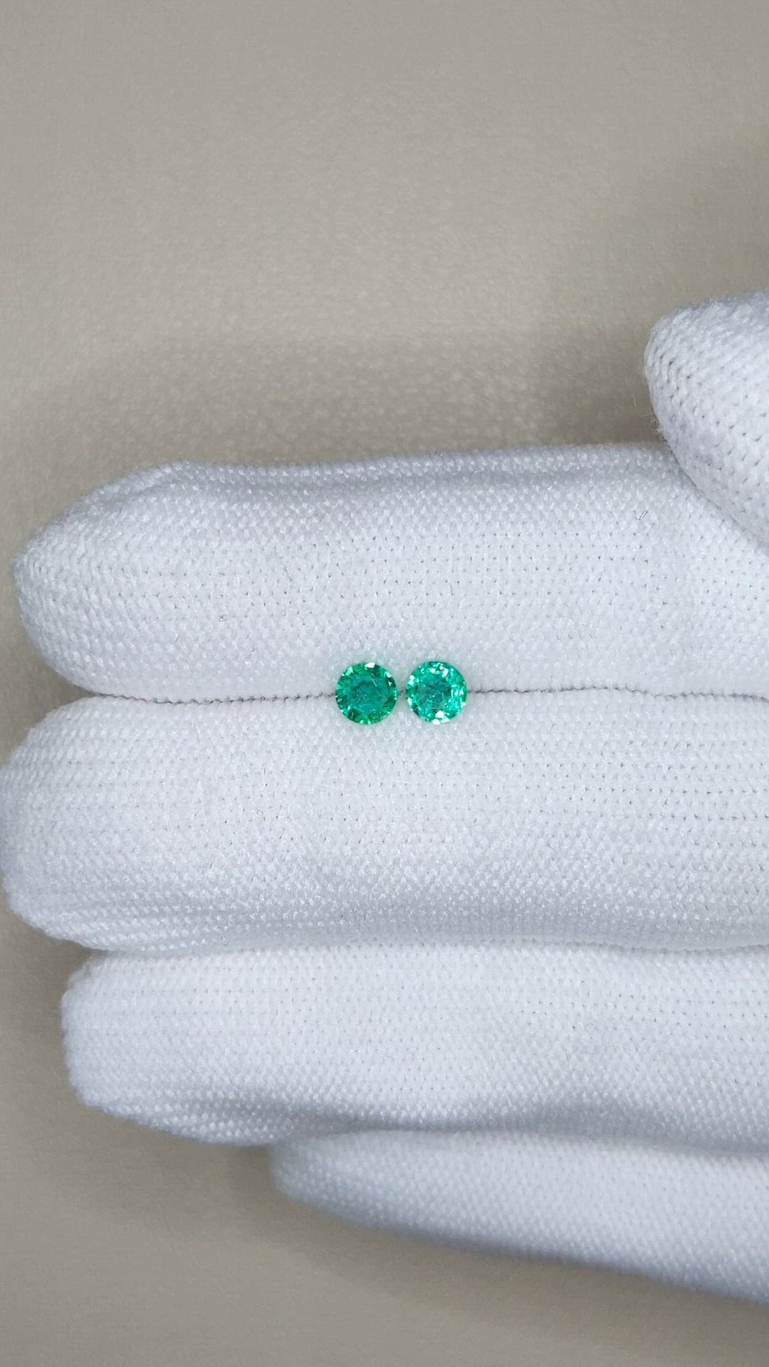 0.38&nbsp;Ct.Tw.Total Carat Weight Emerald Pair from Zambia Size Video
