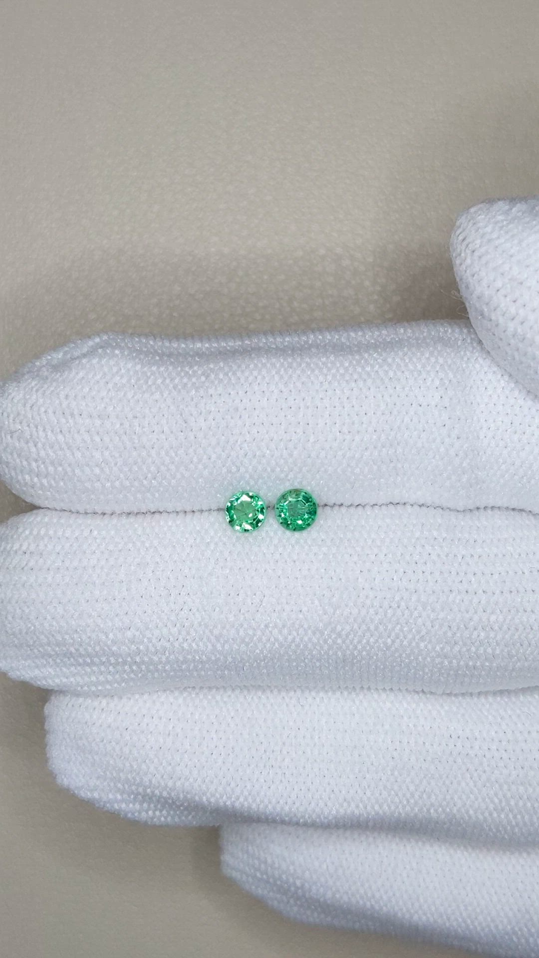 0.37&nbsp;Ct.Tw.Total Carat Weight Emerald Pair from Zambia Size Video