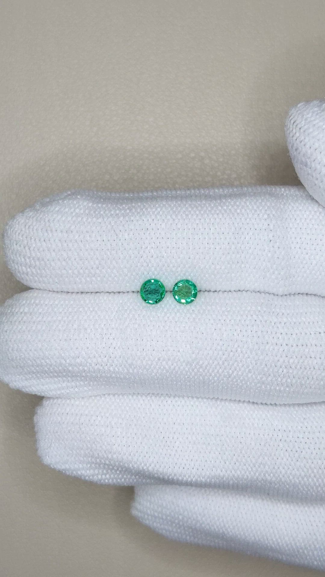 0.32&nbsp;Ct.Tw.Total Carat Weight Emerald Pair from Zambia Size Video